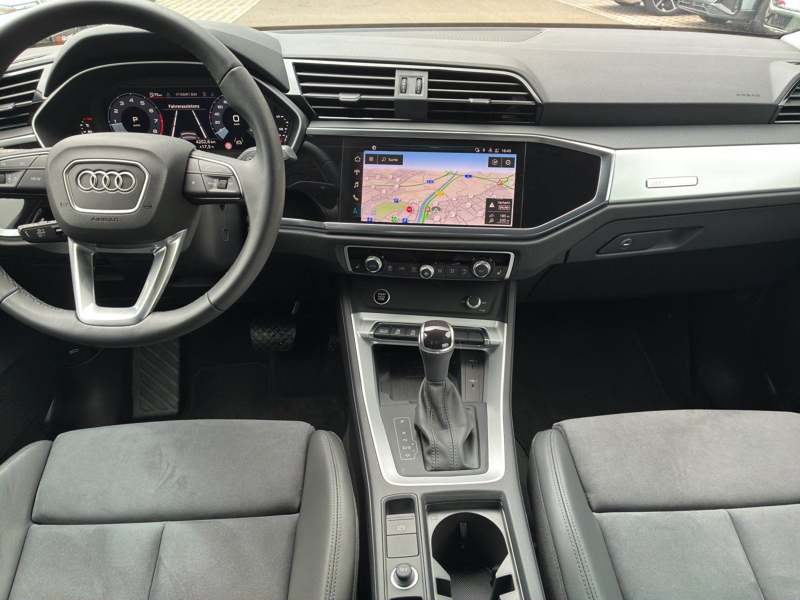 Fahrzeugabbildung Audi Q3 Sportback S line 35 TFSI AHK,LED,Navi,PDC,LM