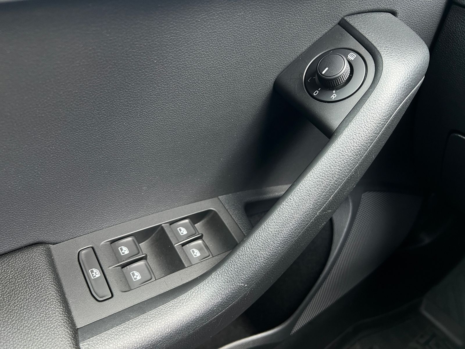 Fahrzeugabbildung SKODA Octavia III Combi Ambition 1.5 TSI DSG *Navi, Cl