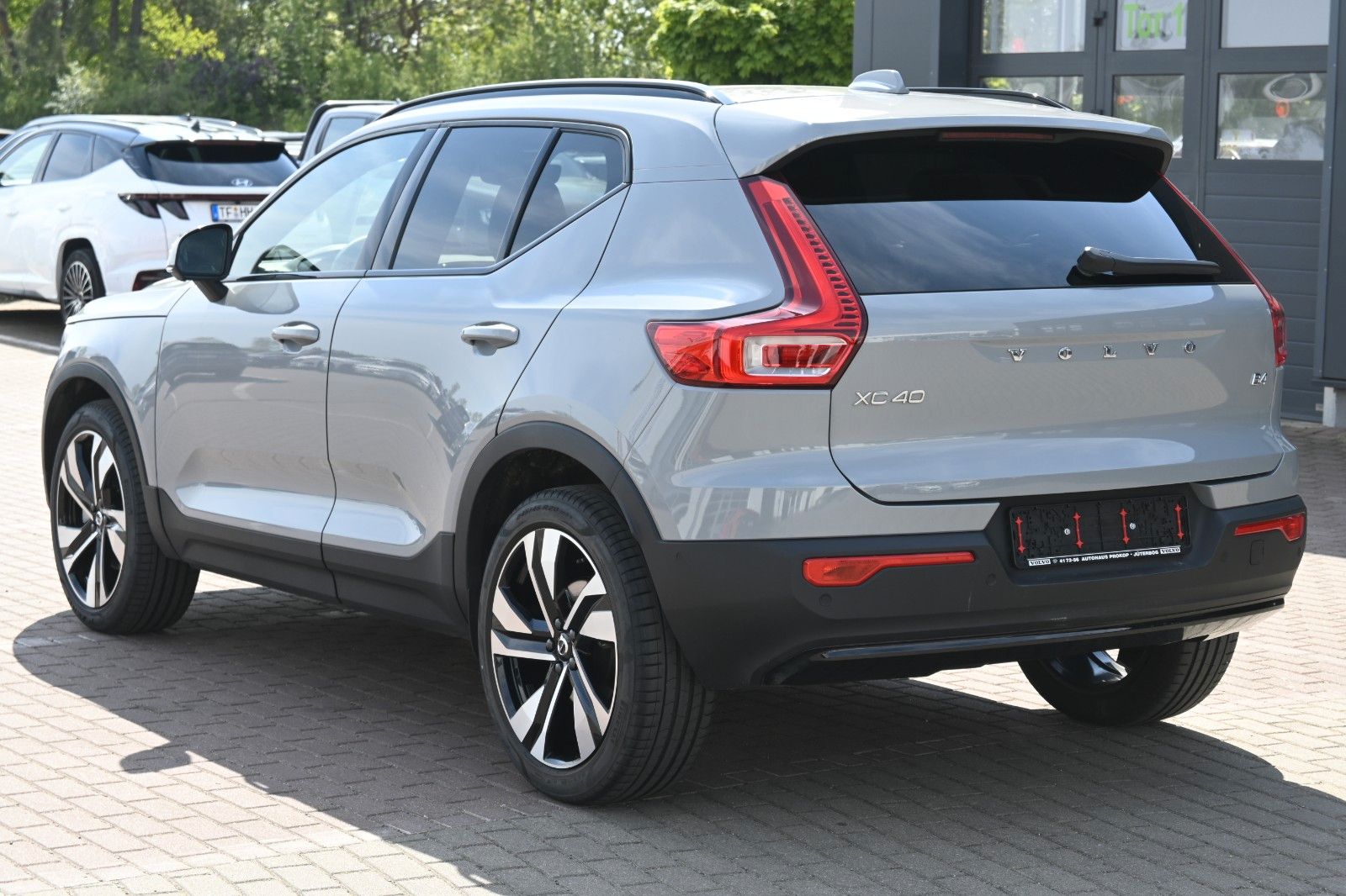 Fahrzeugabbildung Volvo XC40 B4 Plus Dark*LED*PANO*360*STHZ*H&K*DAB*BLIS
