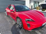 Porsche Taycan GTS Sport Turismo GTS - rote Porsche Taycan