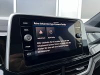 VW T-Roc 1.5 TSI DSG R-Line SHZ NAV AHK KAM 5JGAR bei Autohaus Landmann & Maier OHG