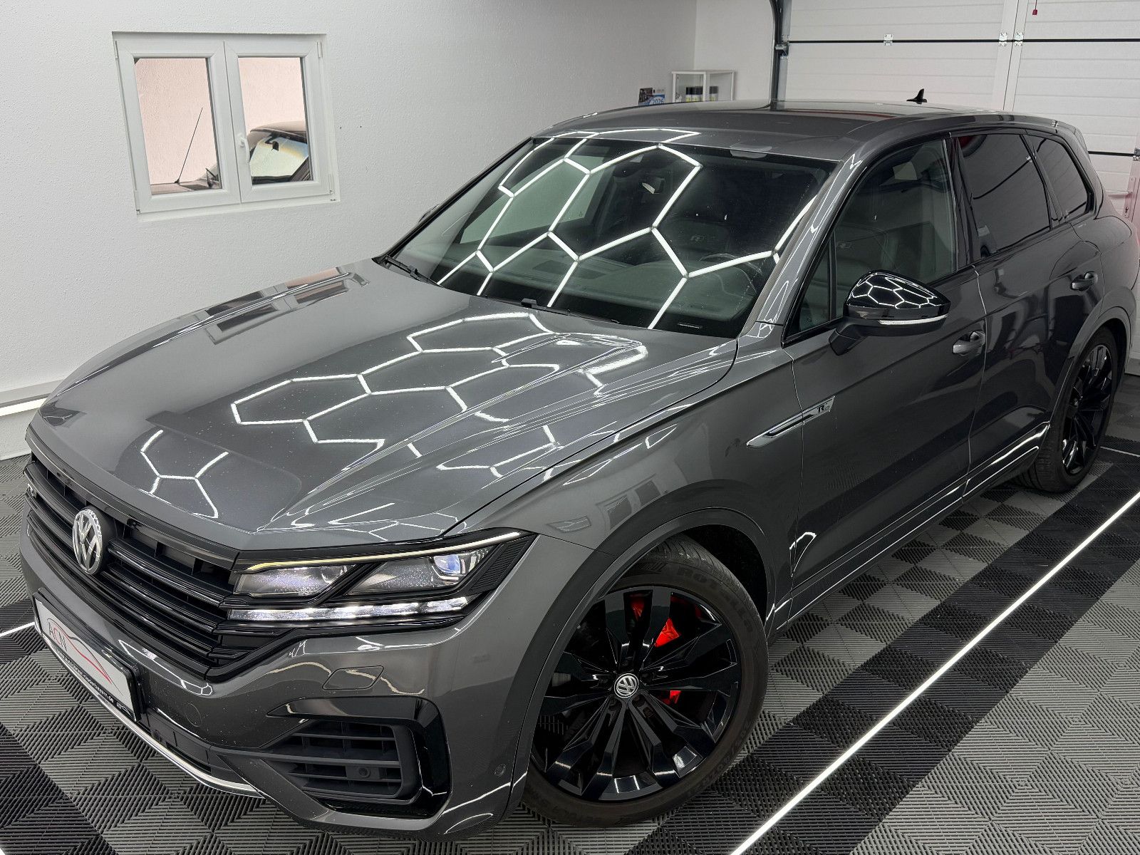 Fahrzeugabbildung Volkswagen Touareg 4Motion R-LINE/DAB+/MATRIX IQ/AHK/21 ZO