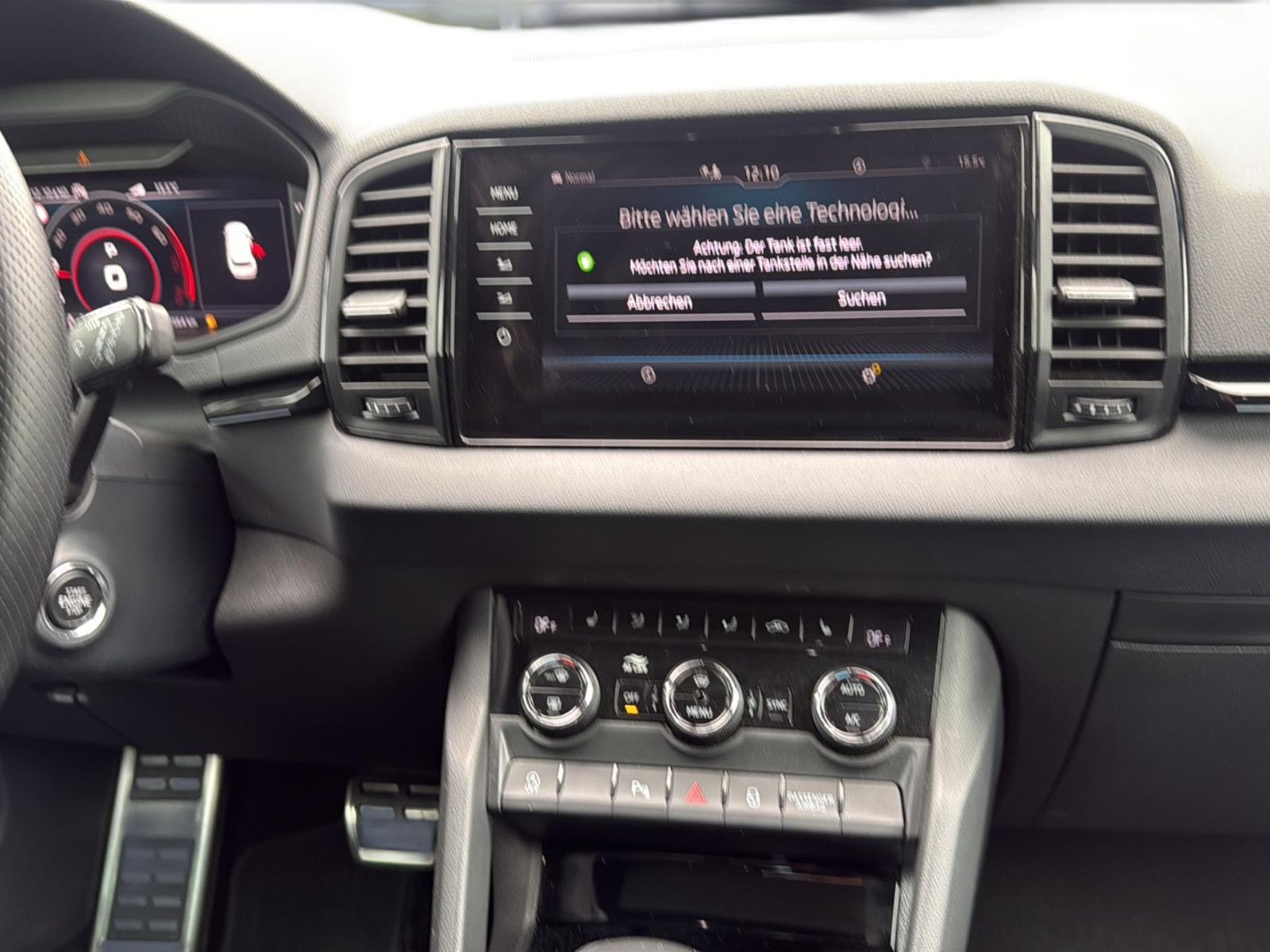 Fahrzeugabbildung SKODA Karoq Sportline 4x4/ unfallfrei