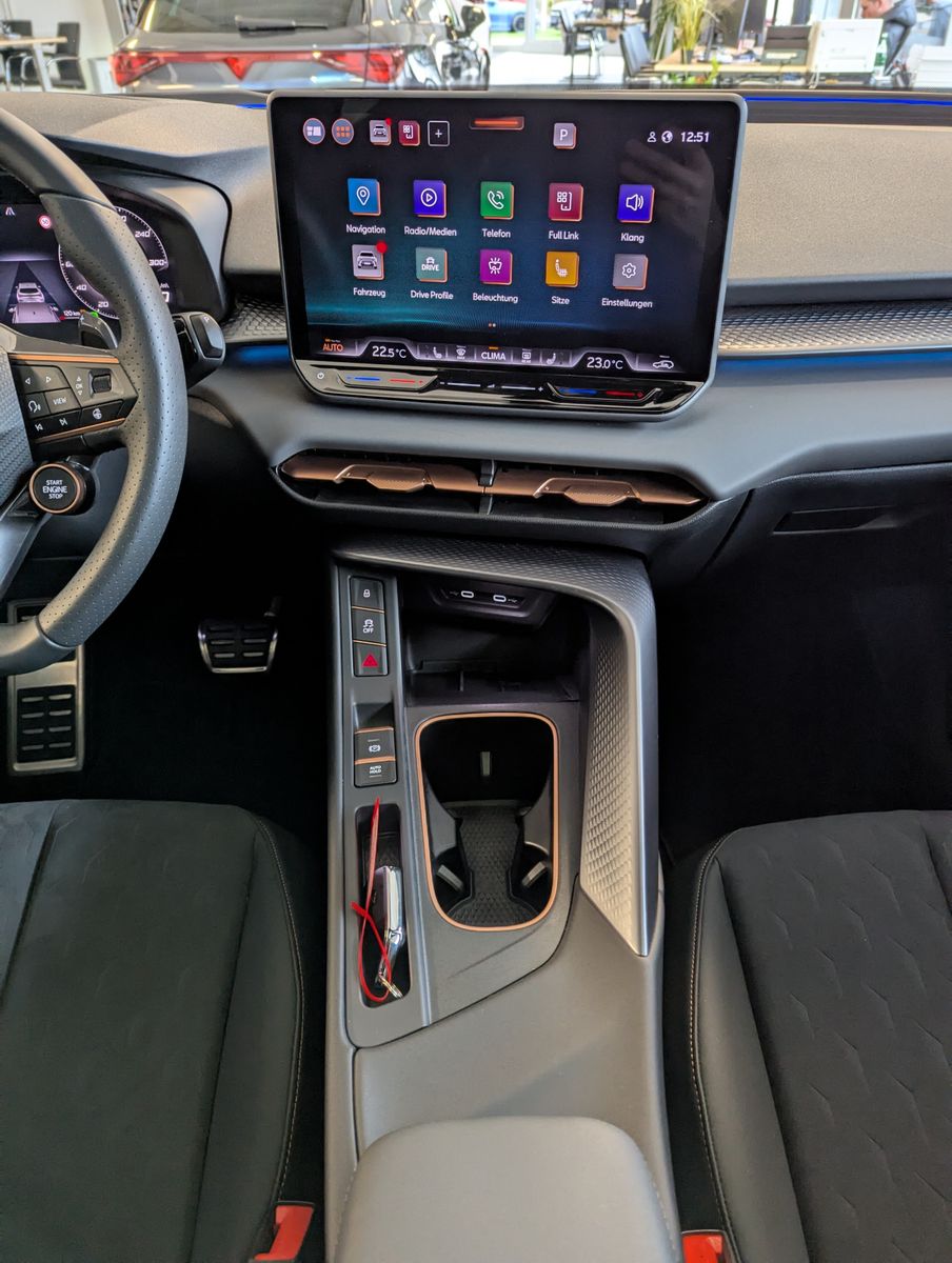 CUPRA Terramar 1.5eTSI HUD DCC Matrix Pano Sennh. 20" - Image 20