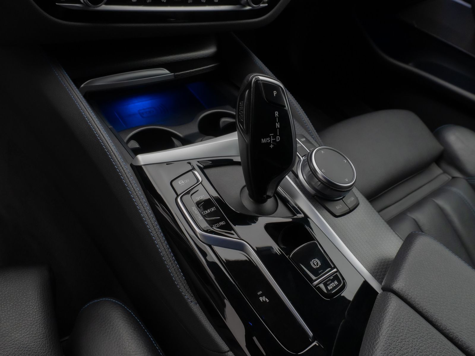 Fahrzeugabbildung BMW 530d M Sport Kamera HUD DAB H/K Komfort Alarm