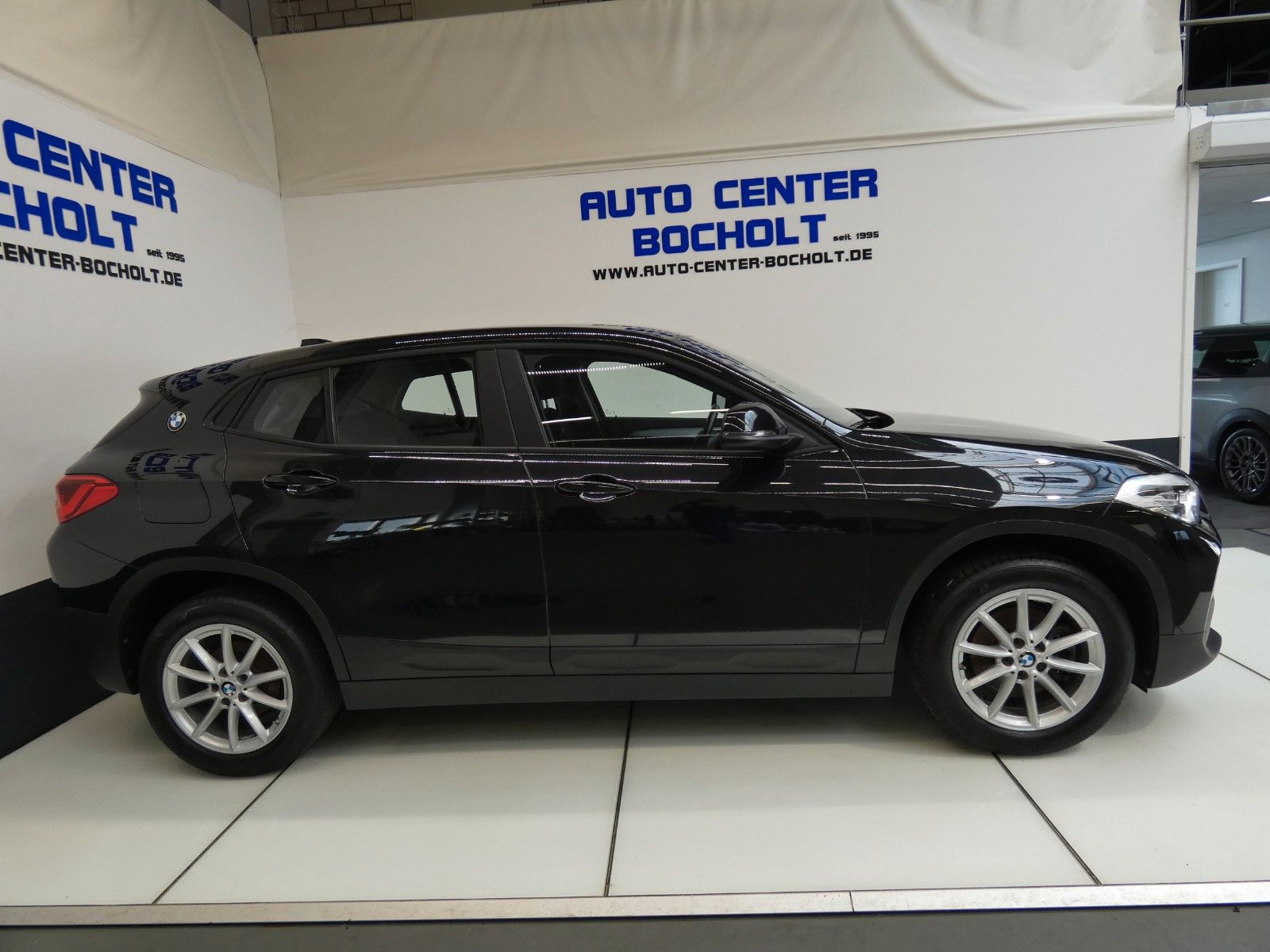 BMW X2 sDrive 18 i Advantage*Navi*HUD*Parktronic foto 6