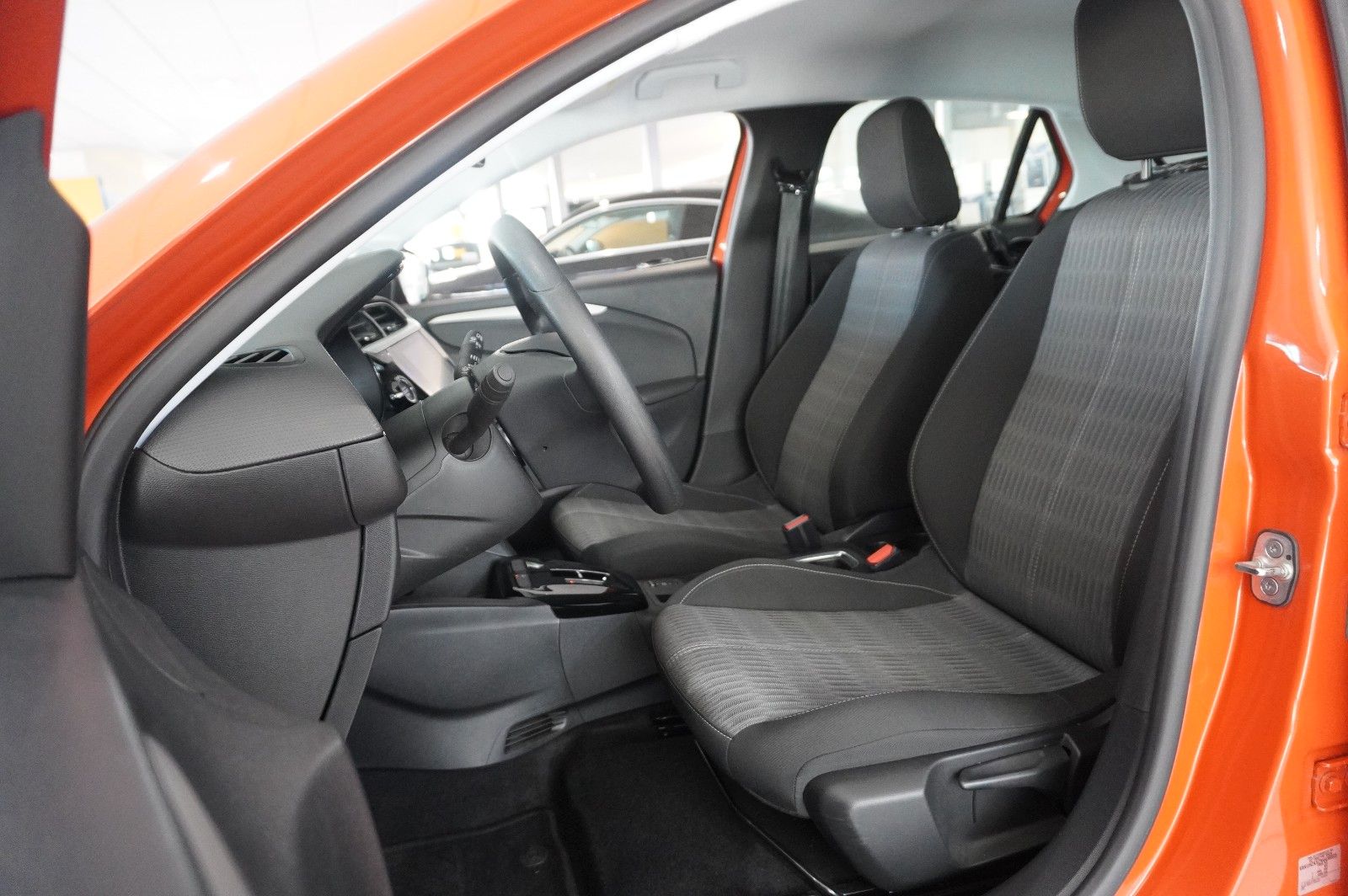 Fahrzeugabbildung Opel Corsa-e F EDITION 7KW NAVI/VIRT/DAB/TEMP/WÄRMEP
