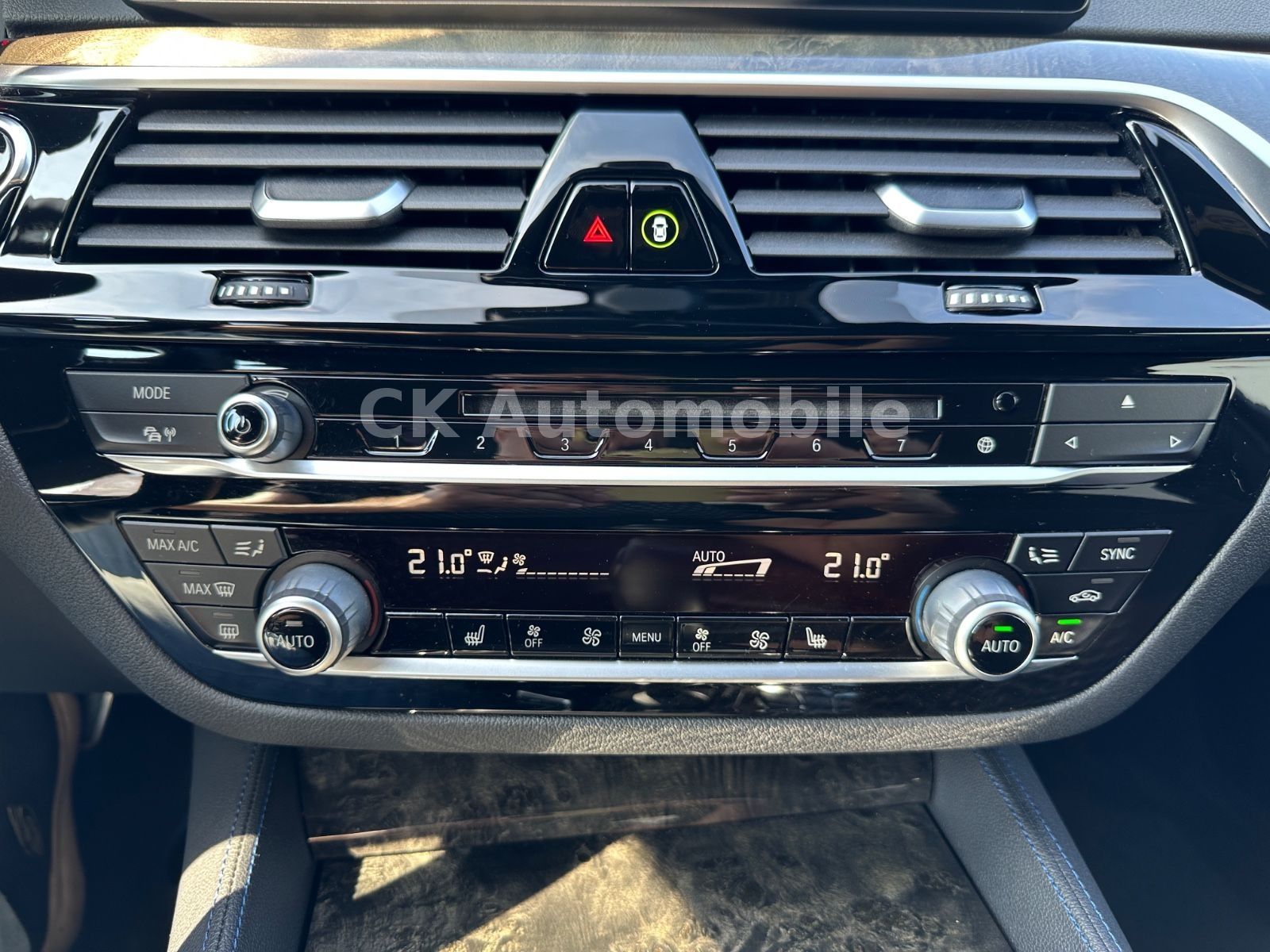 Fahrzeugabbildung BMW 520d xDrive Lim. M-Sport/Navi/Head-Up/LED