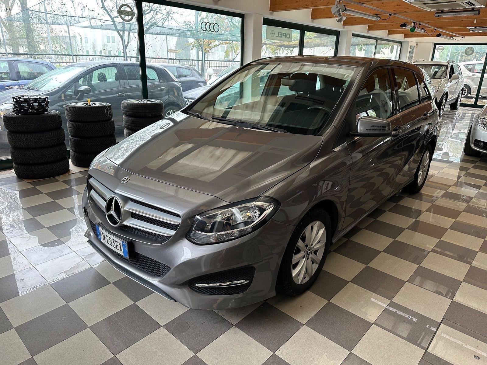 MERCEDES-BENZ B 180