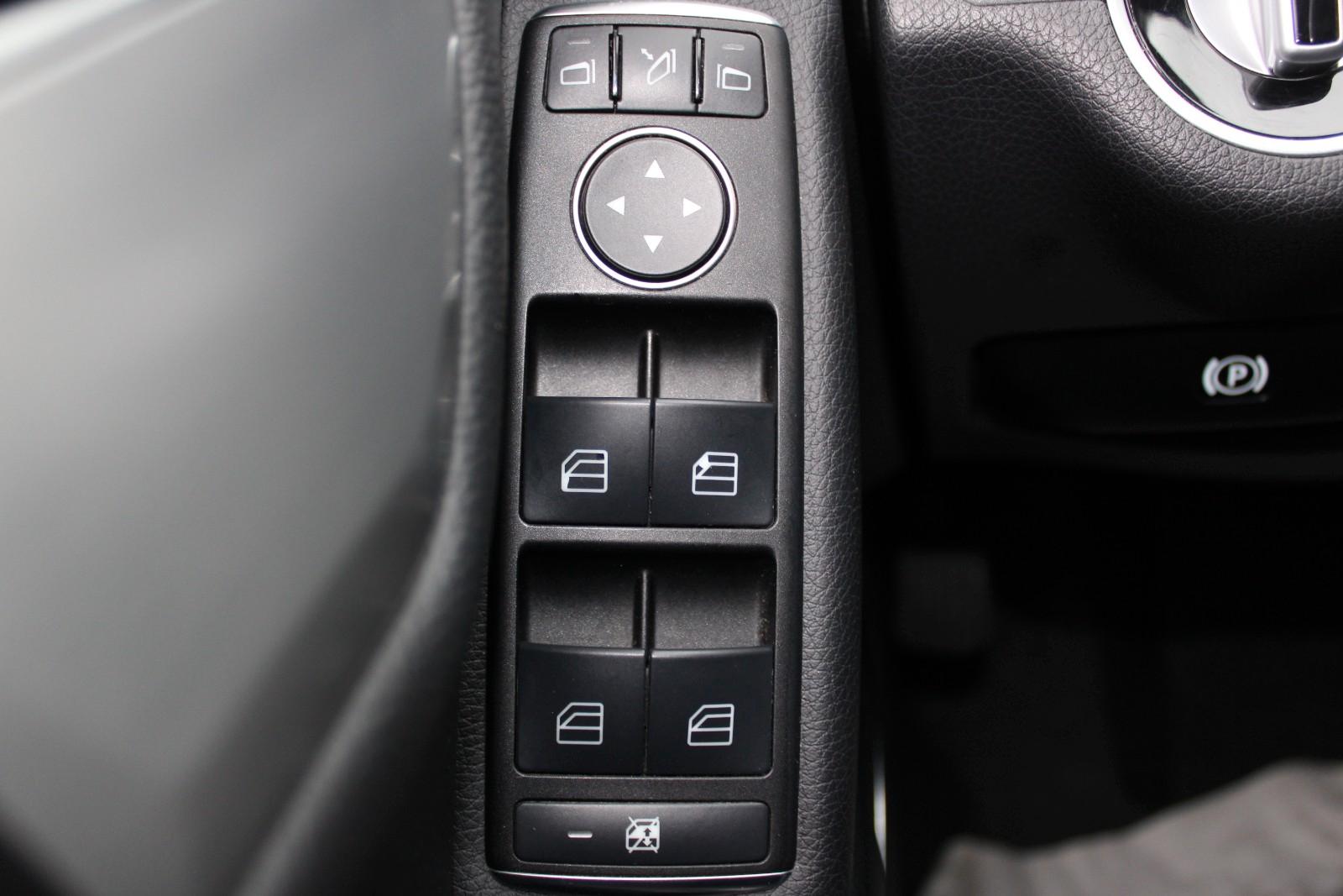 Mercedes-Benz C250 2013 — photo 19