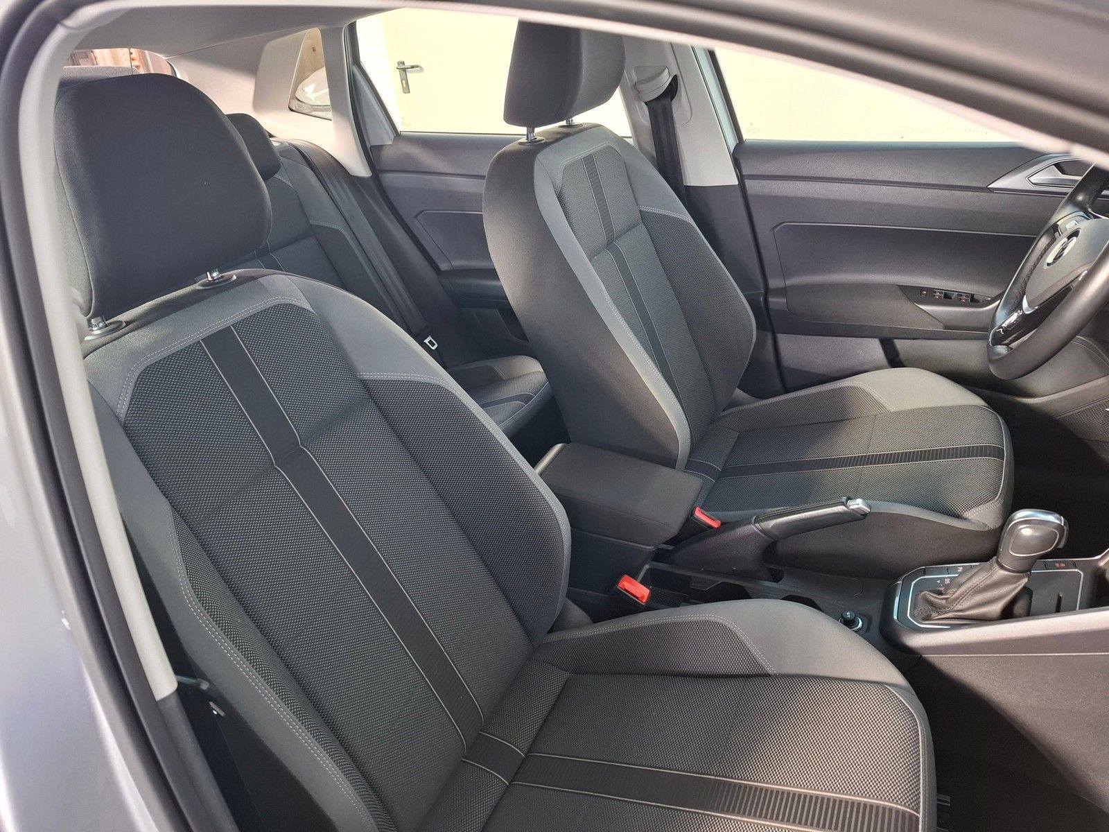 Fahrzeugabbildung Volkswagen Polo Highline 1,0 TSI DSG + Navi+ACC+Kamera+ LED