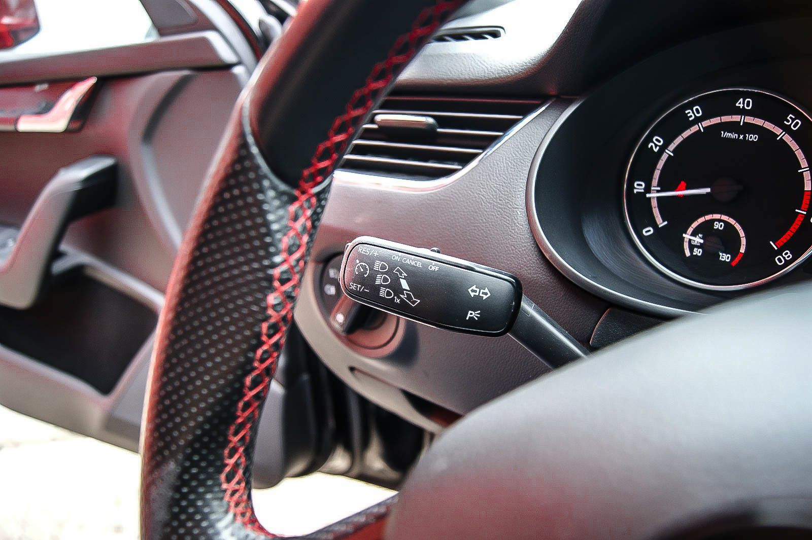 Fahrzeugabbildung SKODA Octavia Combi RS 20TSI CHALLENGE XL LEDER XENON