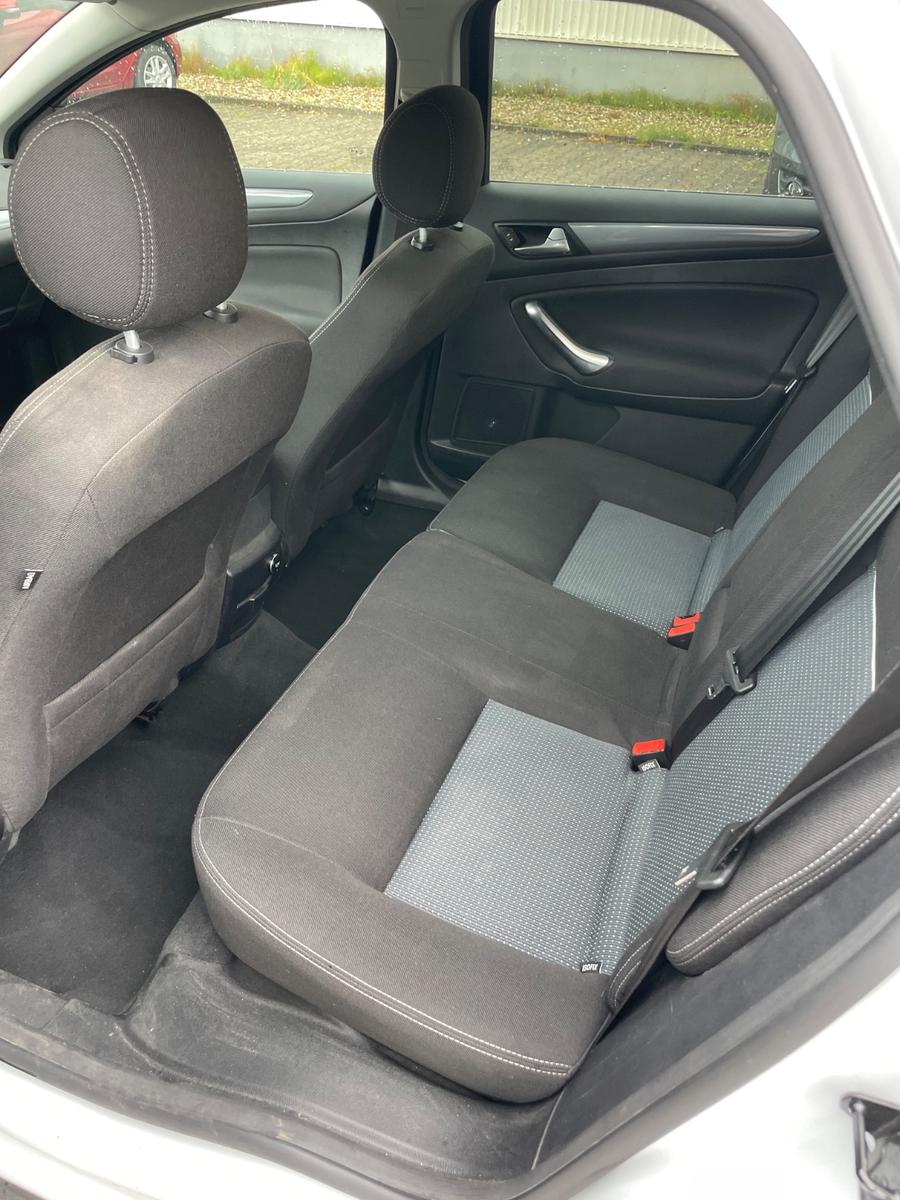Ford Mondeo 2012 — photo 17