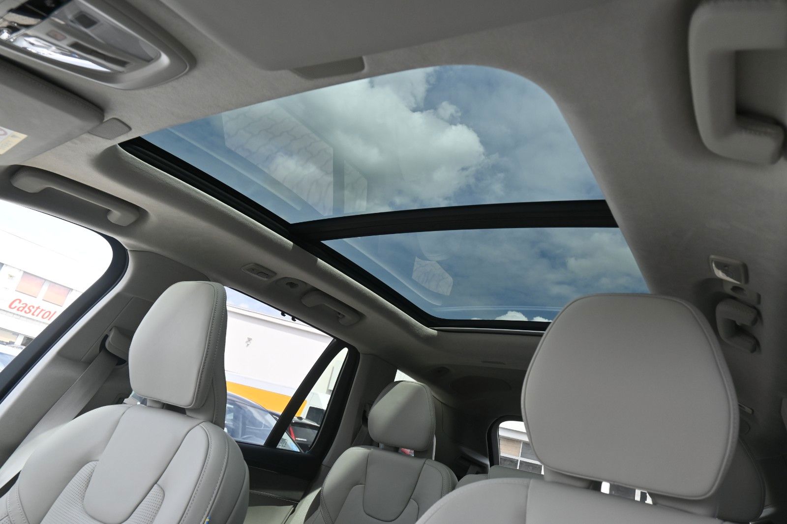 Fahrzeugabbildung Volvo XC90 T8 AWD Ultra Dark*STDHZG*360°*LUFT*ACC*AHK