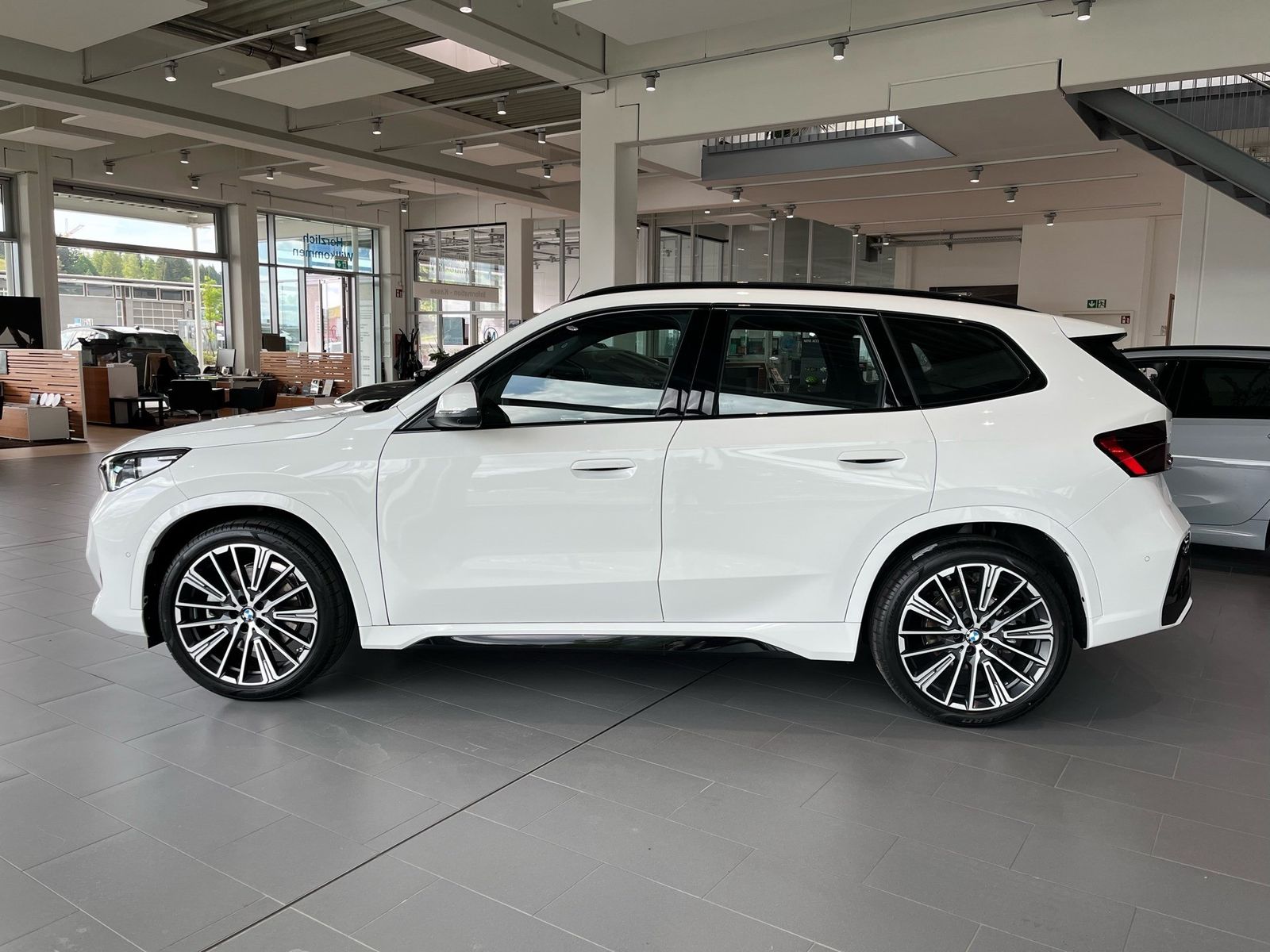 BMW X1 xDrive23i M Sportpaket HuD foto 4