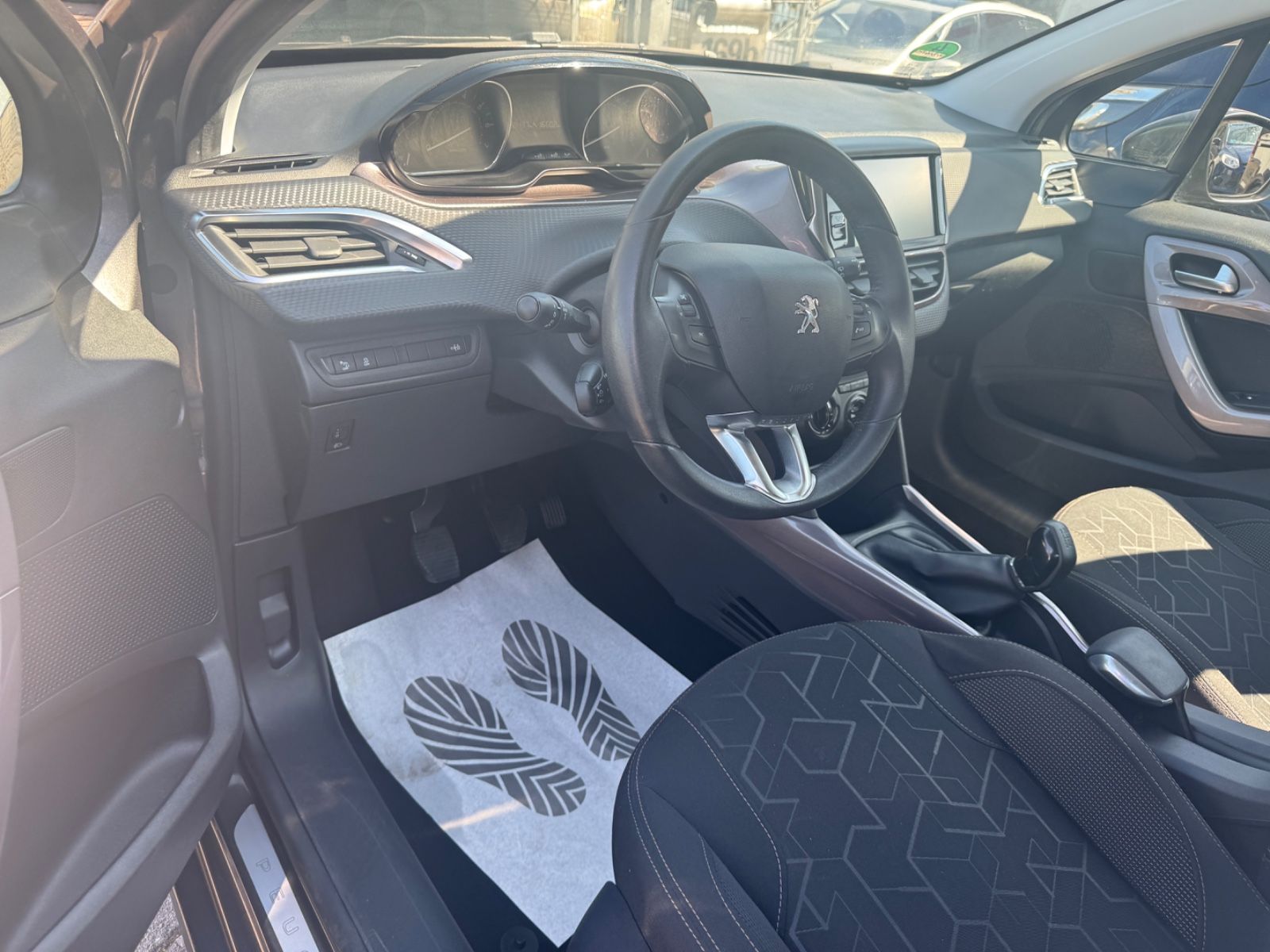 Fahrzeugabbildung Peugeot 2008 Active Klimaanlage