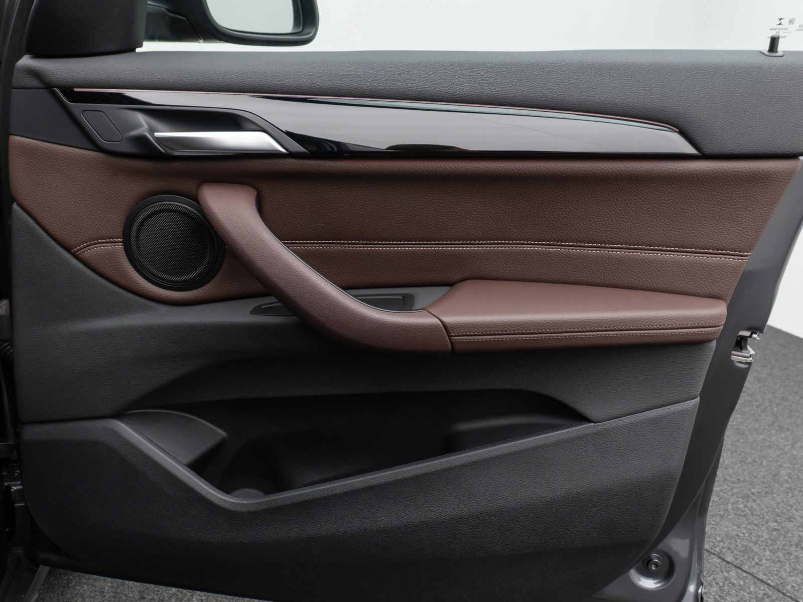 Fahrzeugabbildung BMW X1 xD20d Sport Line Kamera Panorama HUD DAB AHK