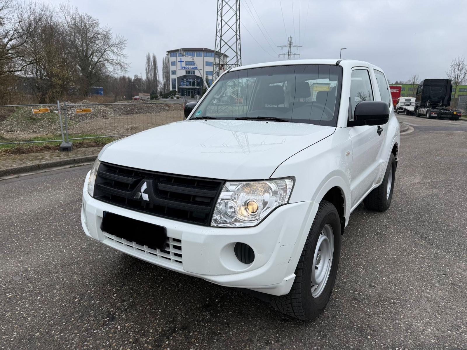 Mitsubishi Pajero 3,2 DI-D 4WD Inform**1-HAND**