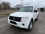 Mitsubishi Pajero 3,2 DI-D 4WD Inform**1-HAND** - Mitsubishi Pajero aus 2013