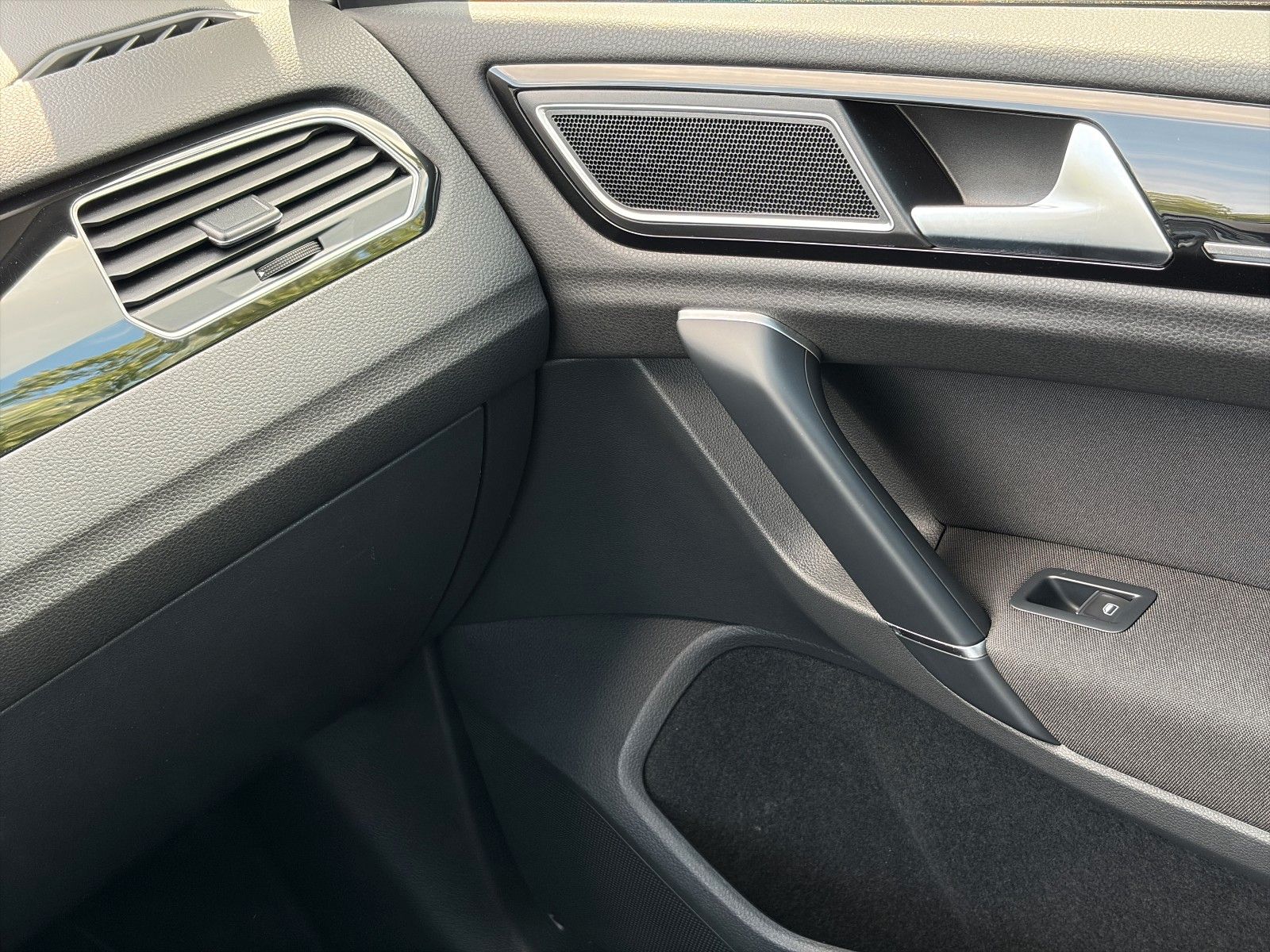 Fahrzeugabbildung Volkswagen Golf Sportsvan Highline*DSG*AHK*Xenon*Alcantara*