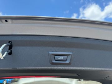 BMW 118 i AdvantageSport+LED+Pano+Navi+VirtCock+SHZ