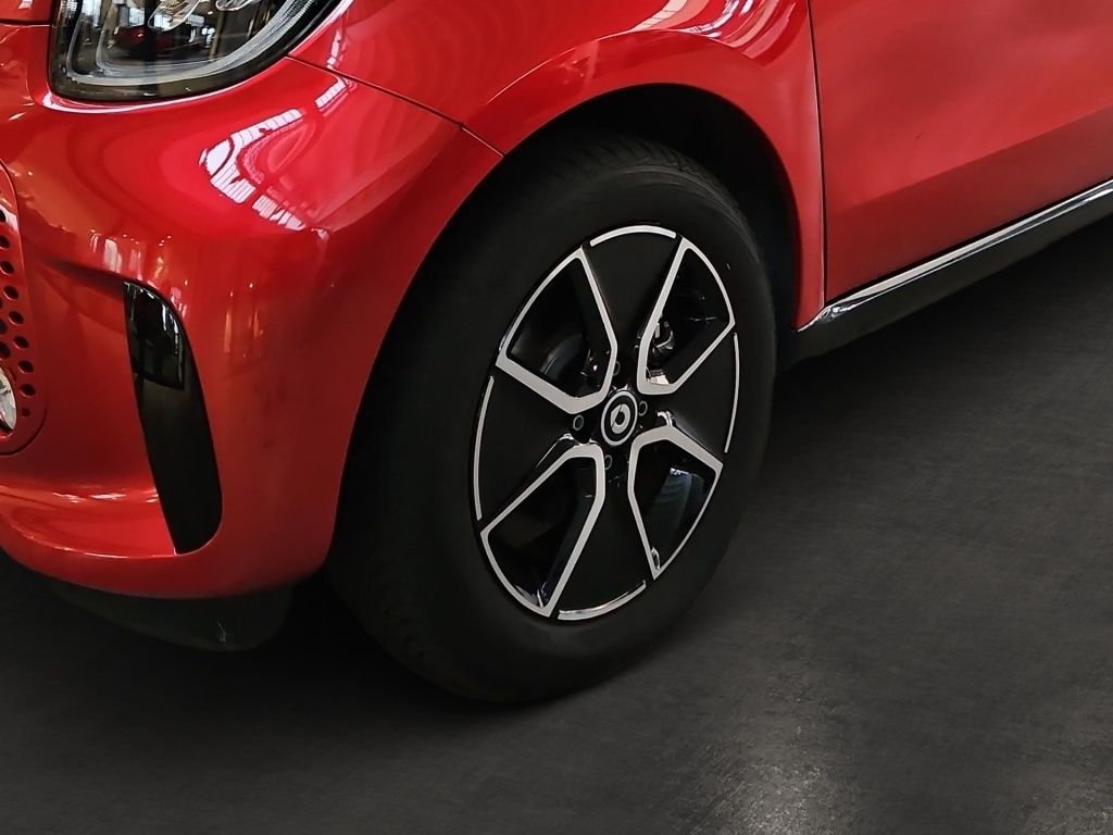 Fahrzeugabbildung Smart EQ forfour Pano LED LM Sitzhzg. DAB Navi Kamera