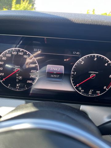 MERCEDES-BENZ E 220 d 4MATIC T Autom. -