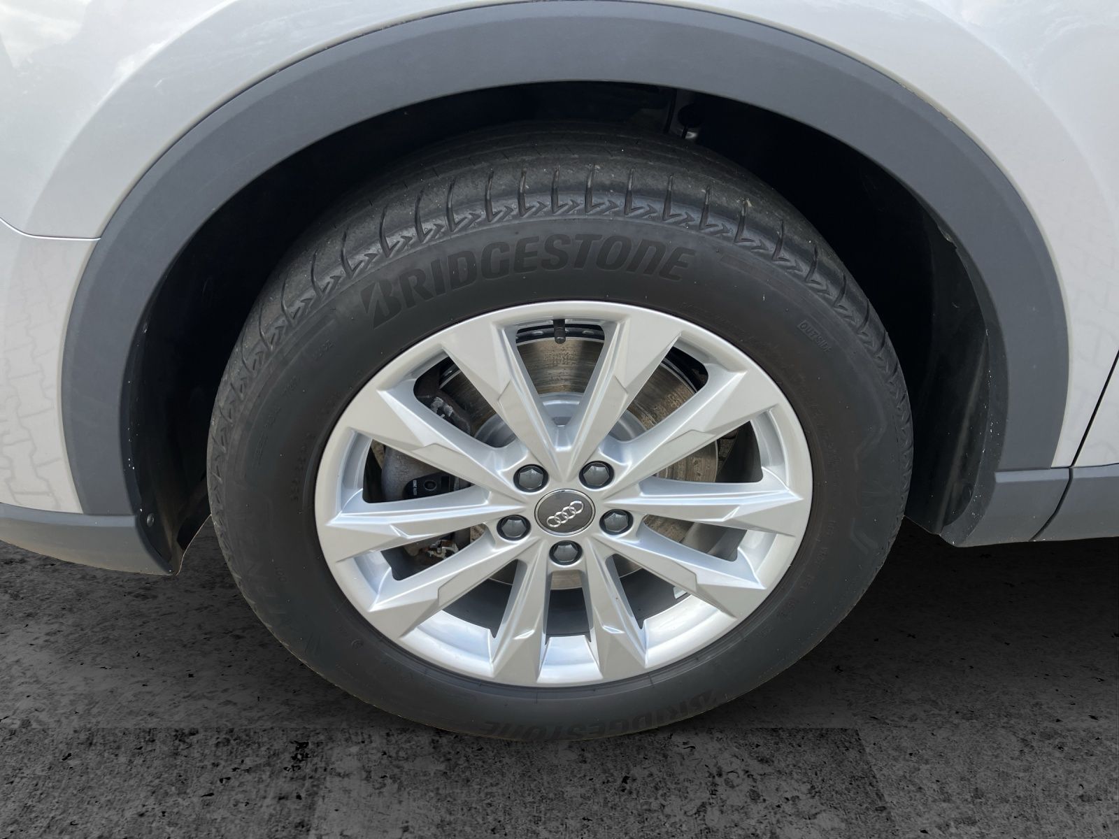 Fahrzeugabbildung Audi Q3 40 TFSI quattro S-tronic LED 18" AVC SHZ