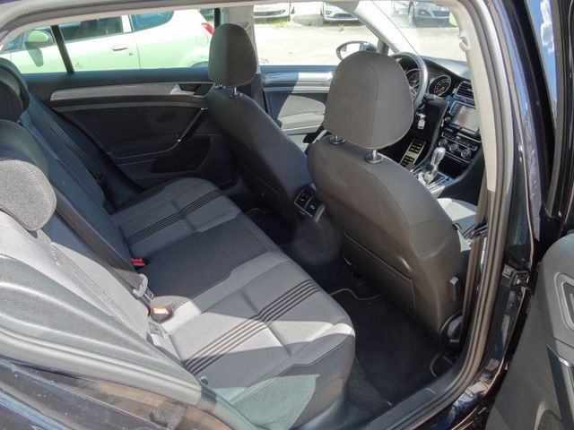 Fahrzeugabbildung Volkswagen Golf VII Lim. Allstar/DSG/Xenon/Navi/2.Hd/150PS/