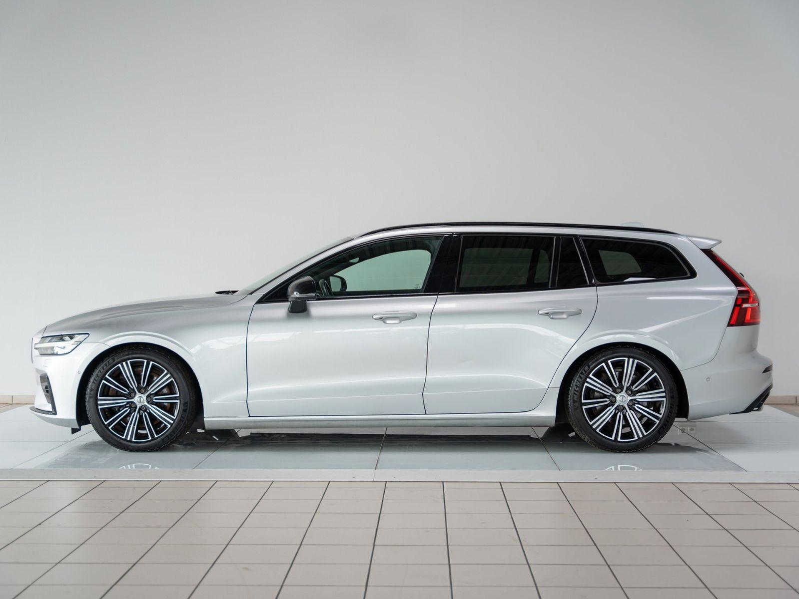 Fahrzeugabbildung Volvo V60 Kombi R Design AWD 360°ACC H&K Panorama Voll