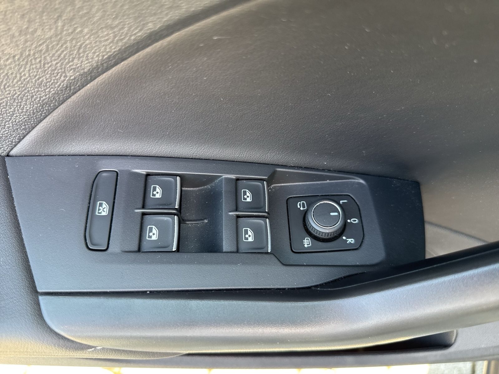 T-Cross 1.5 TSI R-Line, AHK, IQ.Drive, Navi, Key