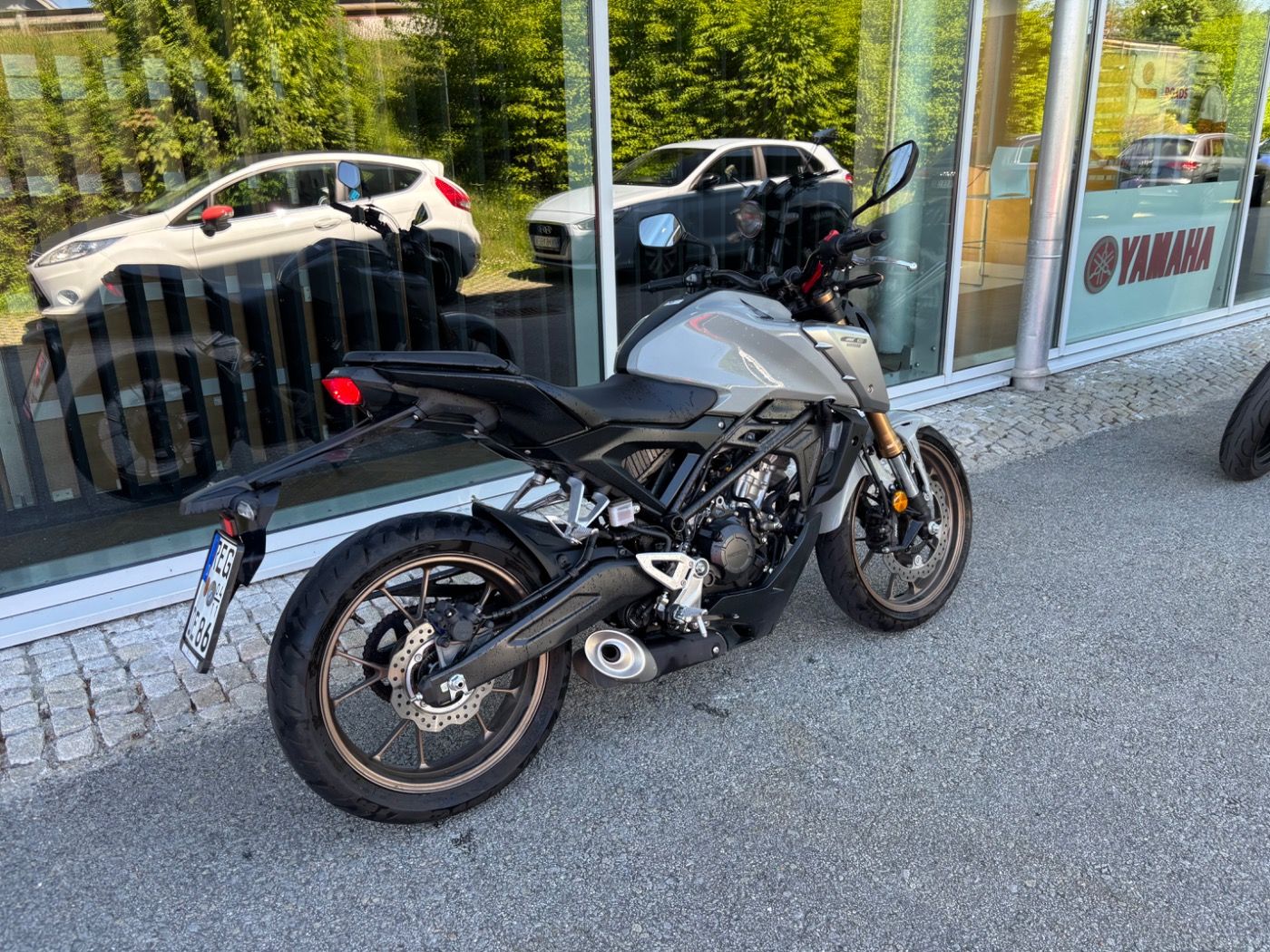 Fahrzeugabbildung Honda CB 125 R mit Tieferlegung