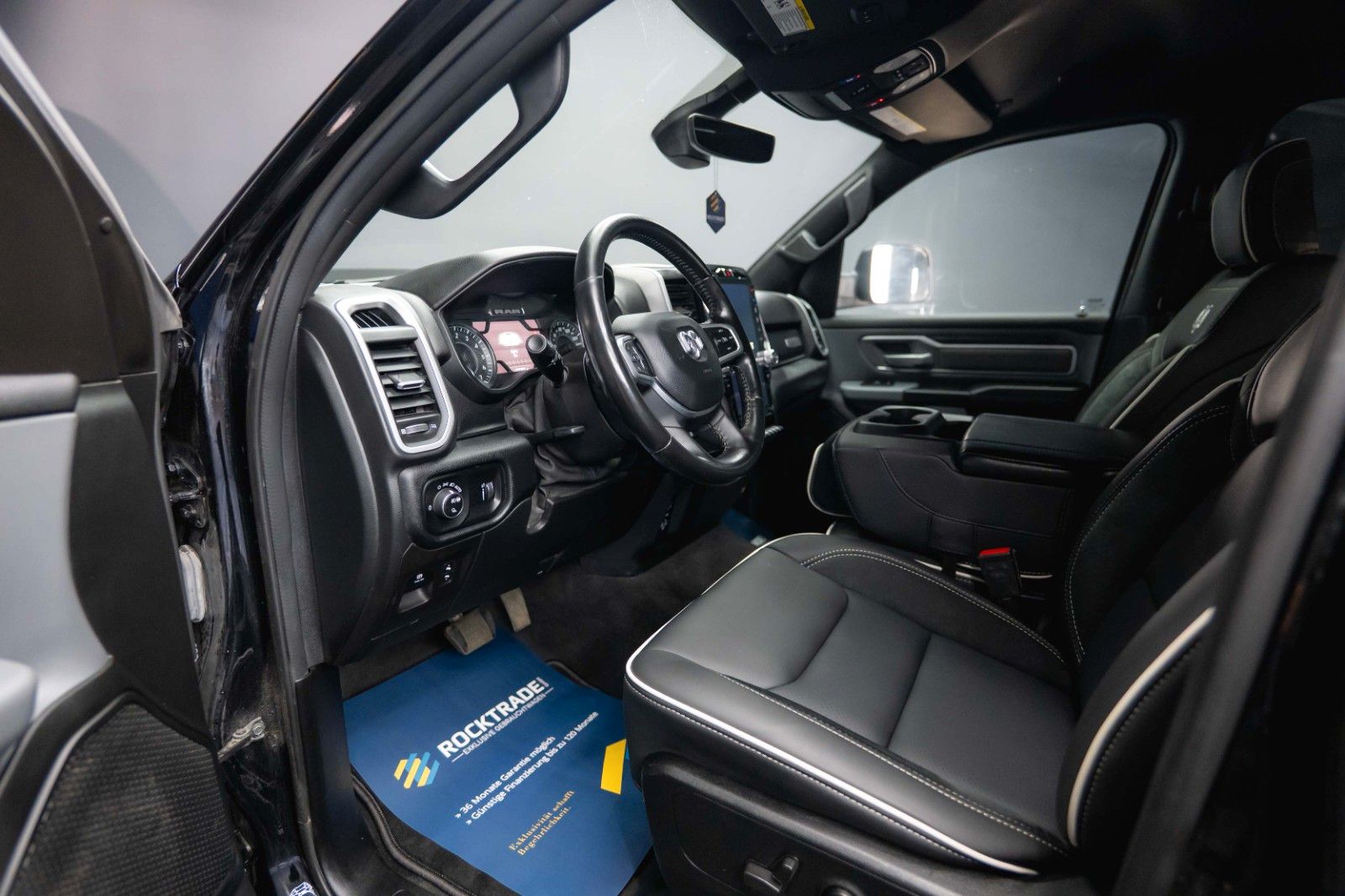 Fahrzeugabbildung Dodge RAM 5.7 V8 HEMI 4x4 OFFROAD Night-Paket LONGBED