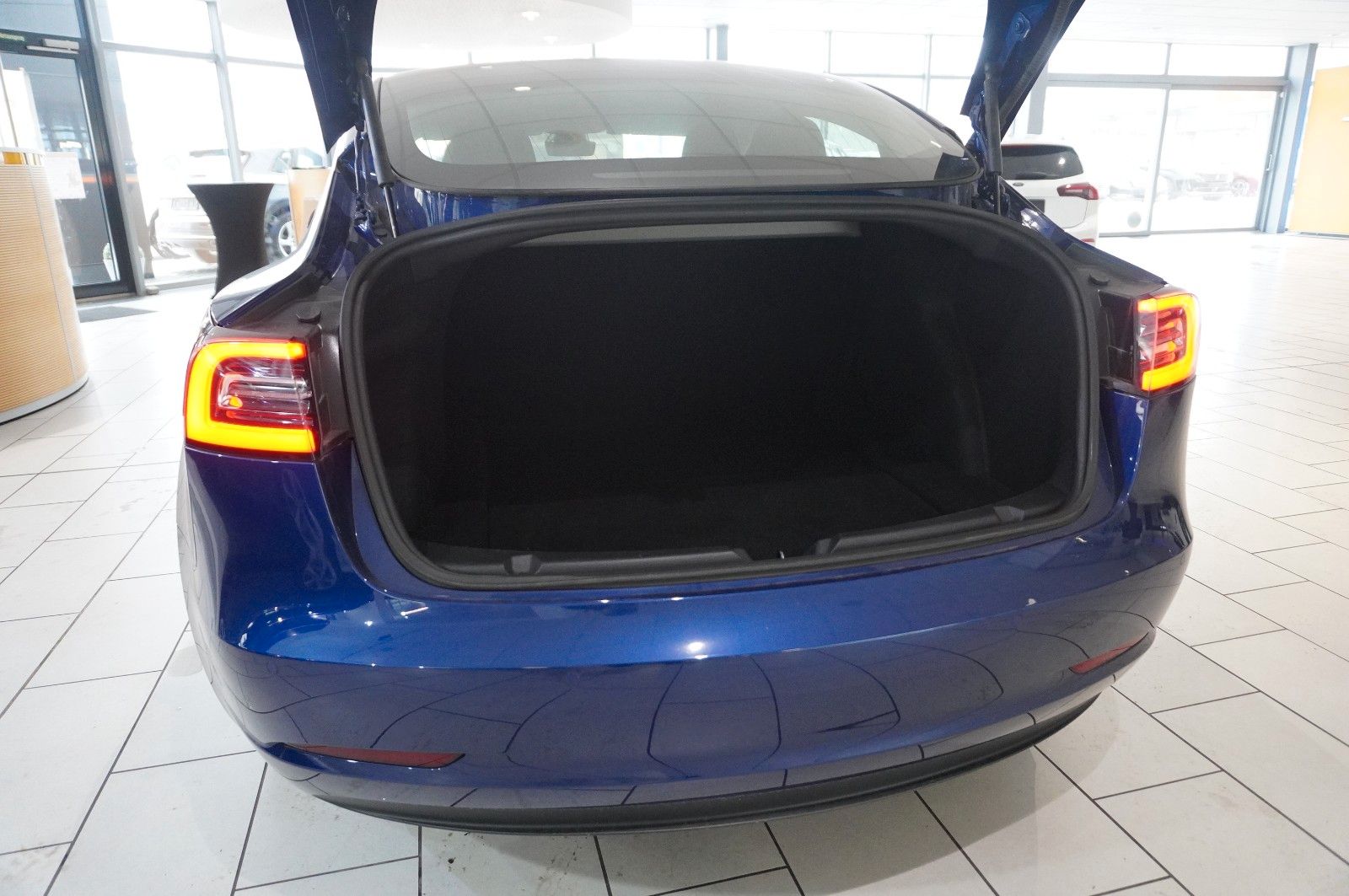 Fahrzeugabbildung Tesla Model 3 Standard Range Plus NAVI/KAMERA/SH/PANO
