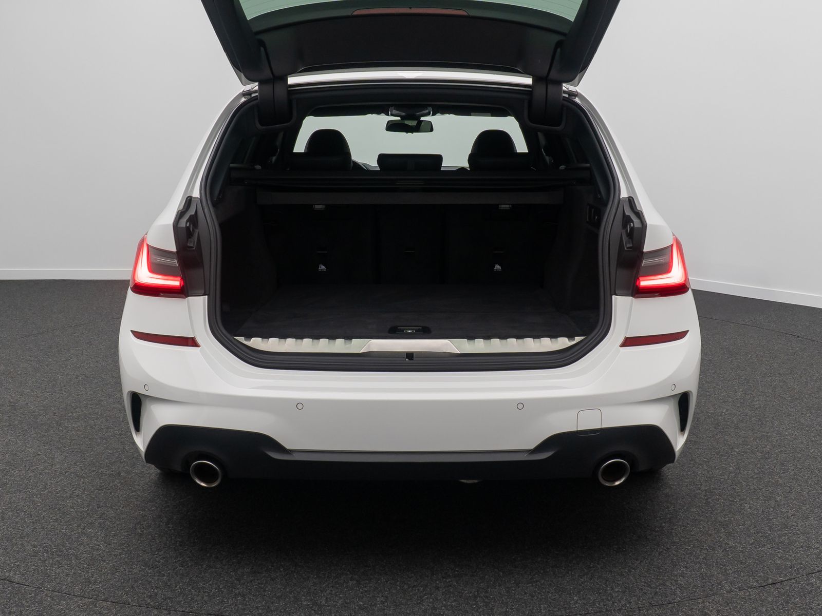 Fahrzeugabbildung BMW 330e xD M Sport DAB Laser AHK HUD Kamera Alarm