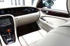 JAGUAR XJ V8 Super/ 2. HAND/ DE/ SCHIEBEDACH/ SITZHZG. JAGUAR XJ V8 Super/ 2. HAND/ DE/ SCHIEBEDACH/ SITZHZG.