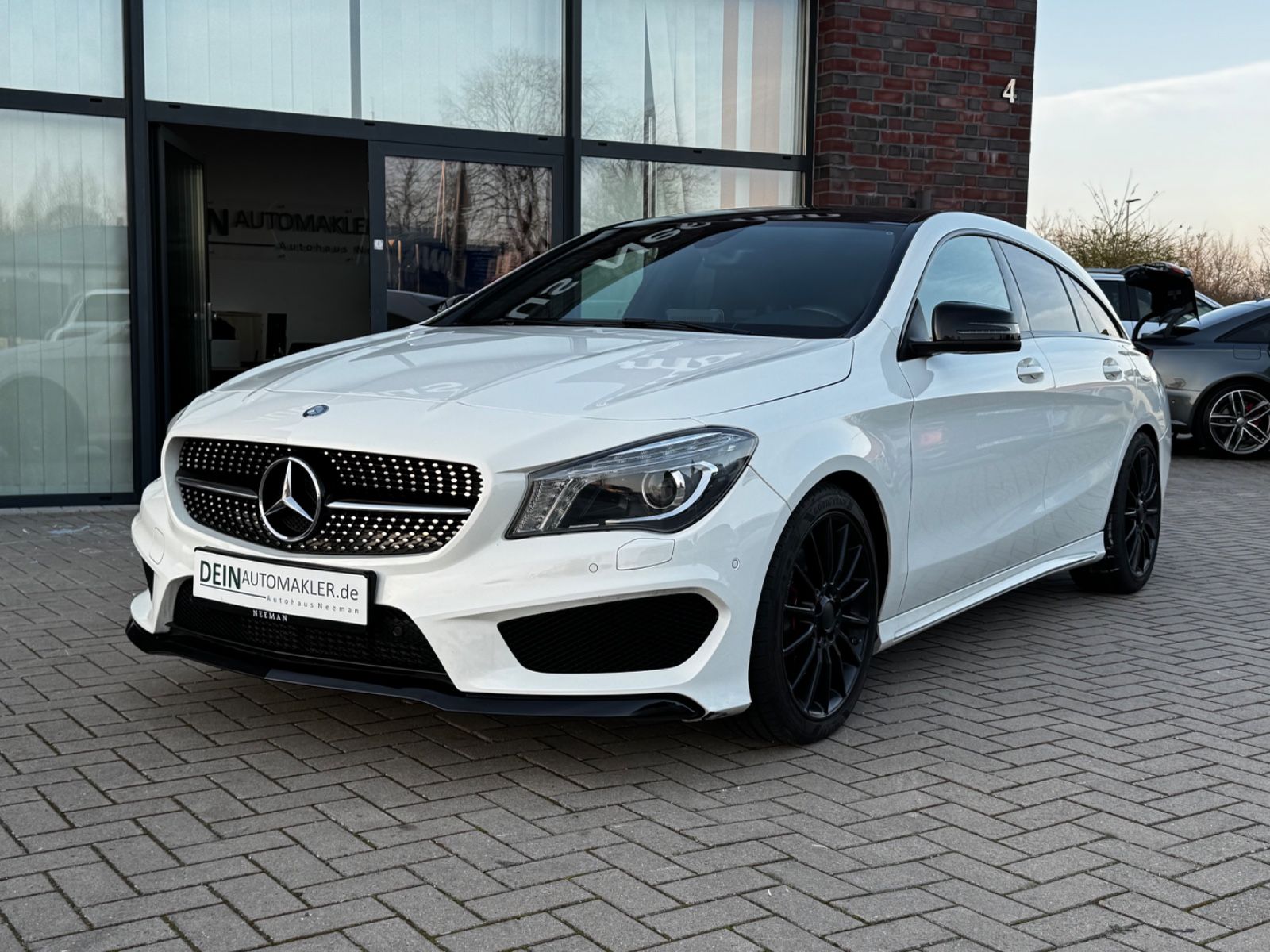 MERCEDES-BENZ CLA 250 Shooting Brake*AMG*PANO*PDC*NAVI*SHZ*