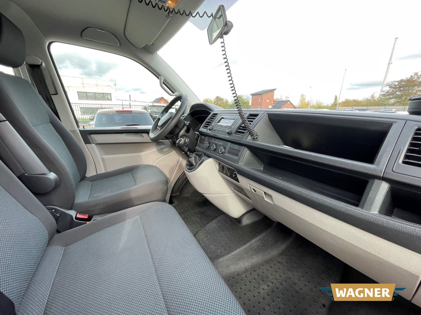 Fahrzeugabbildung Volkswagen T6 Kombi EcoProfi lang 9 Sitzer Klima