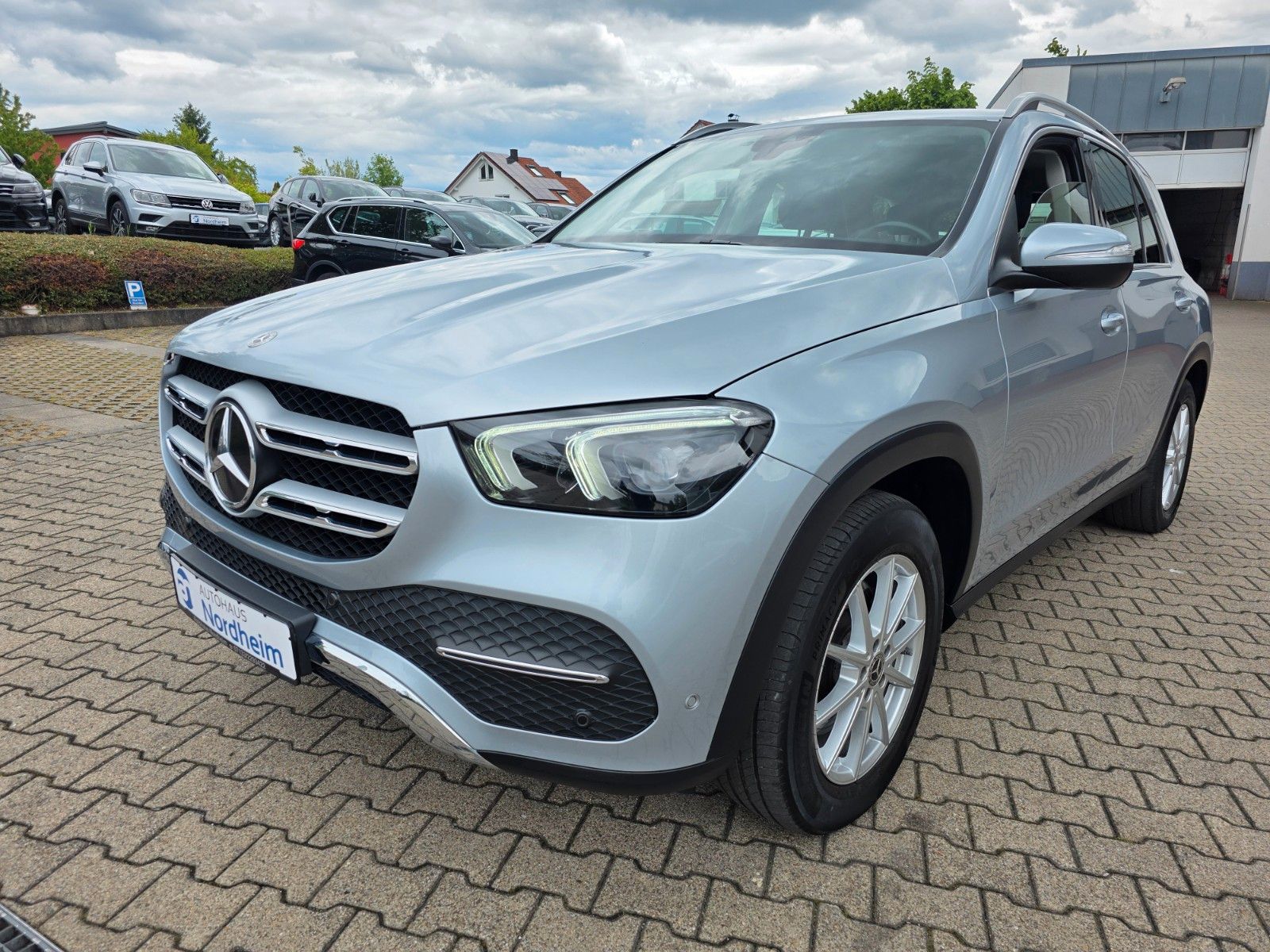 MERCEDES-BENZ GLE 300 d 4Matic Luftfederung/Leder/LED
