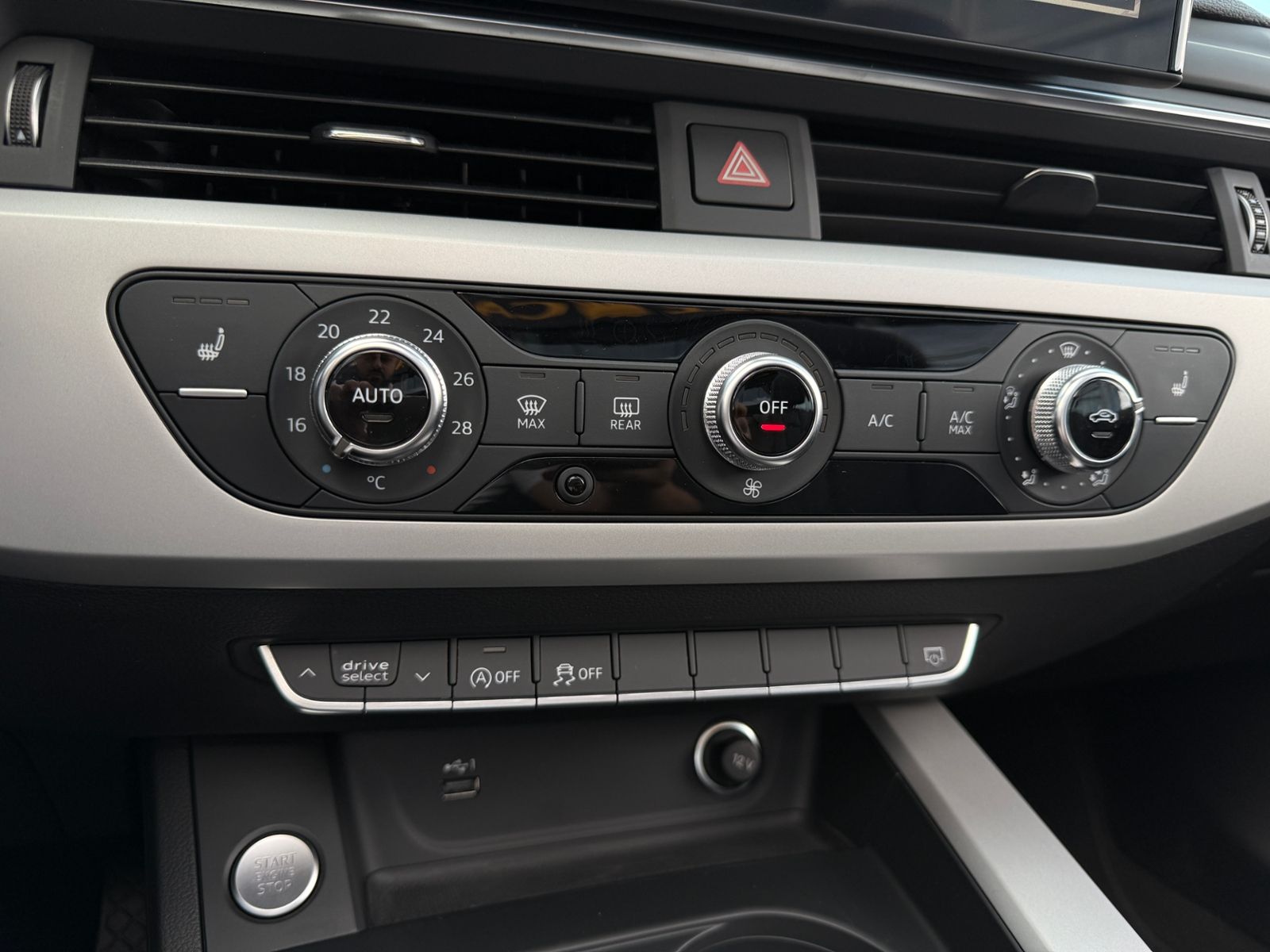 Fahrzeugabbildung Audi A5 Cabrio advanced 40 TFSI S tronic NAVI LEDER
