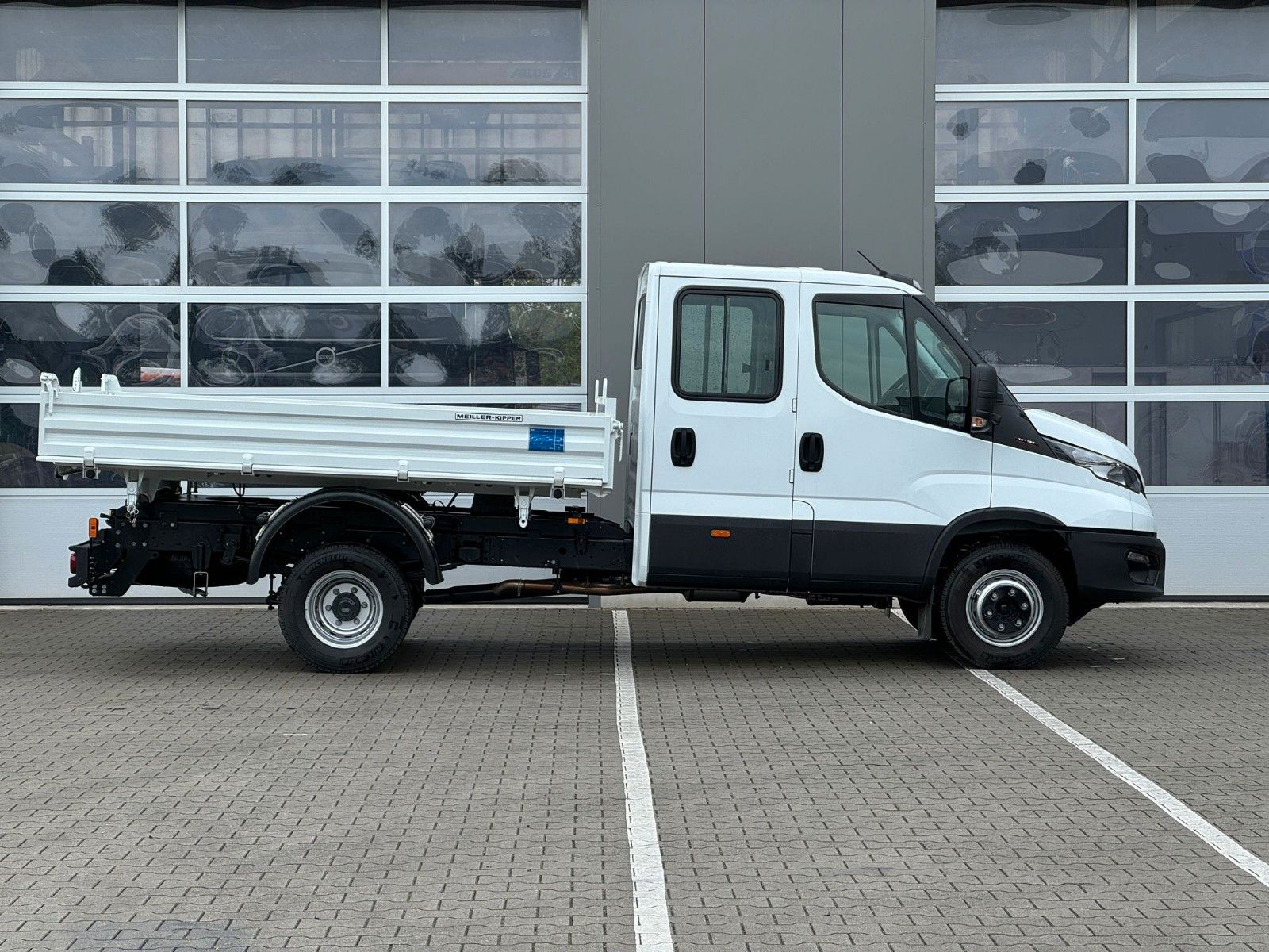 Fahrzeugabbildung Iveco Daily 70C18 MEILLER DOKA Nutzlast 3.430Kg