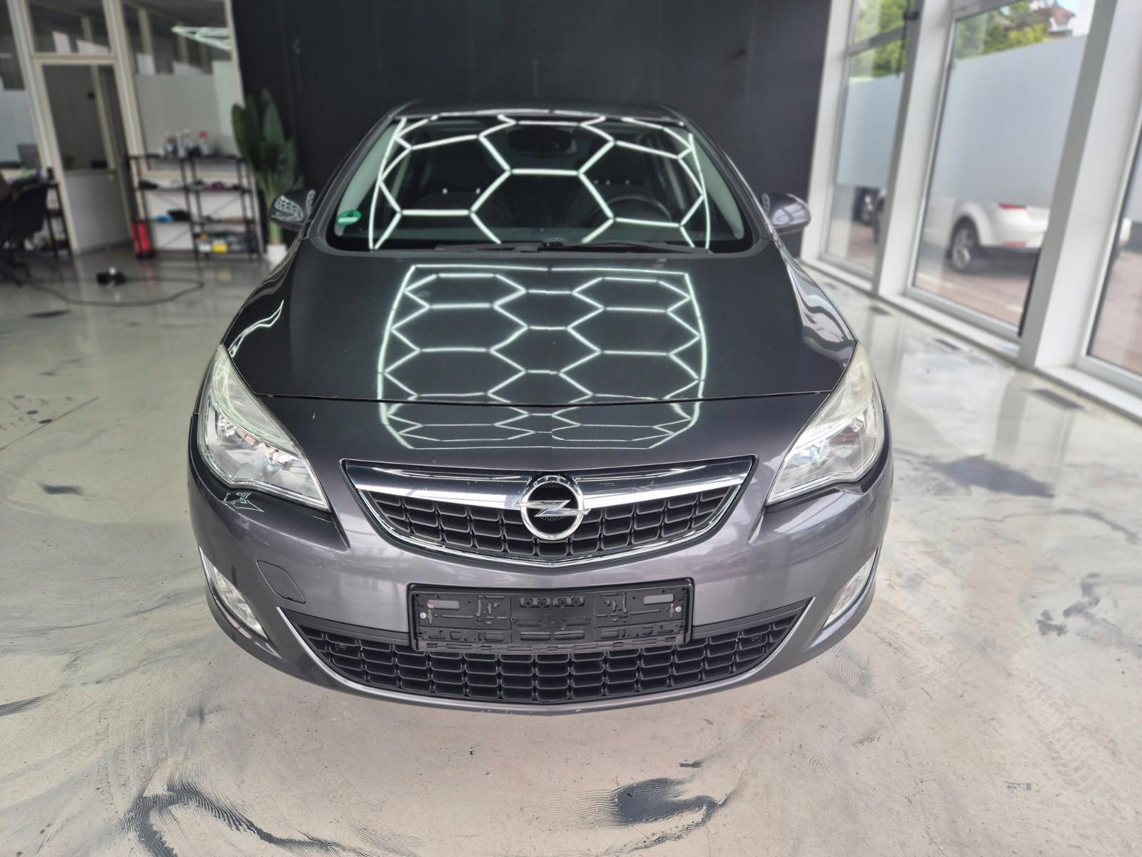Opel Astra J Lim. 5-trg. Cosmo