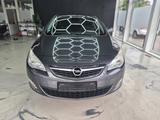 Opel Astra J Lim. 5-trg. Cosmo - Opel Astra Cosmo