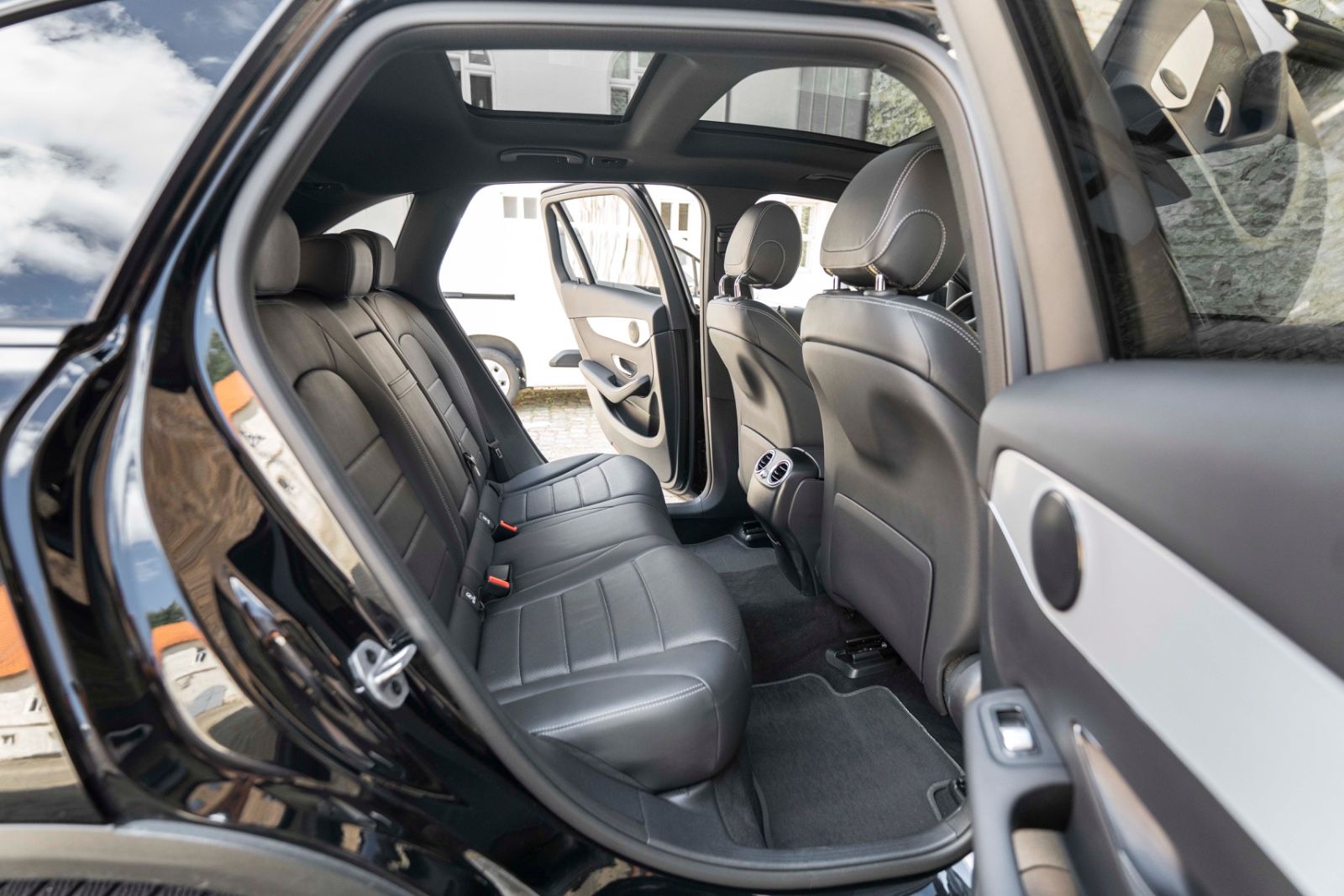 Fahrzeugabbildung Mercedes-Benz GLC 300 4MATIC LED 360° PANO TOTW NAV OFFROAD