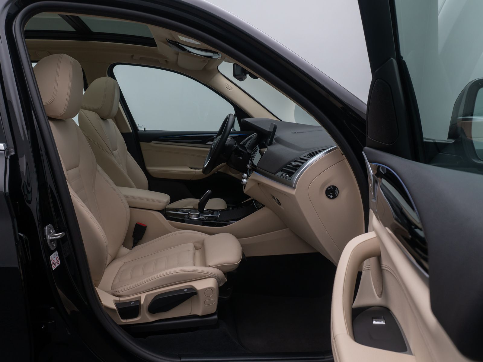 Fahrzeugabbildung BMW X3 xD30e xLine 360°HUD DAB HIFi Panorama Komfort