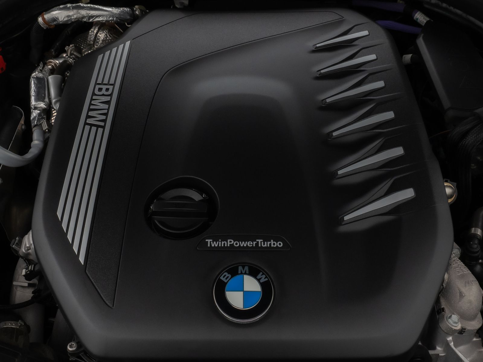 Fahrzeugabbildung BMW 530d LuxuryLine Laser HUD DAB HiFi DisKey 19Zoll