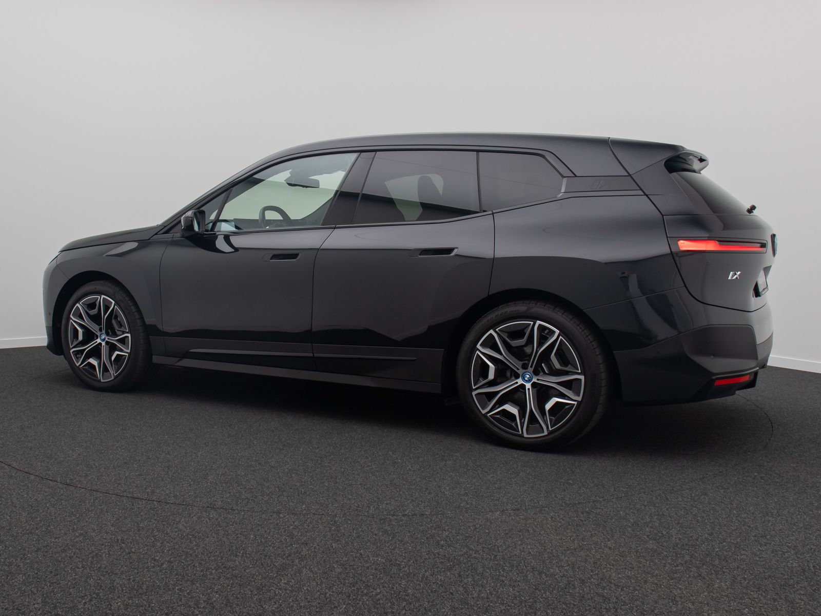 Fahrzeugabbildung BMW iX xD40 SkyLounge H/K 360° Laser ACC DAB 22Zoll