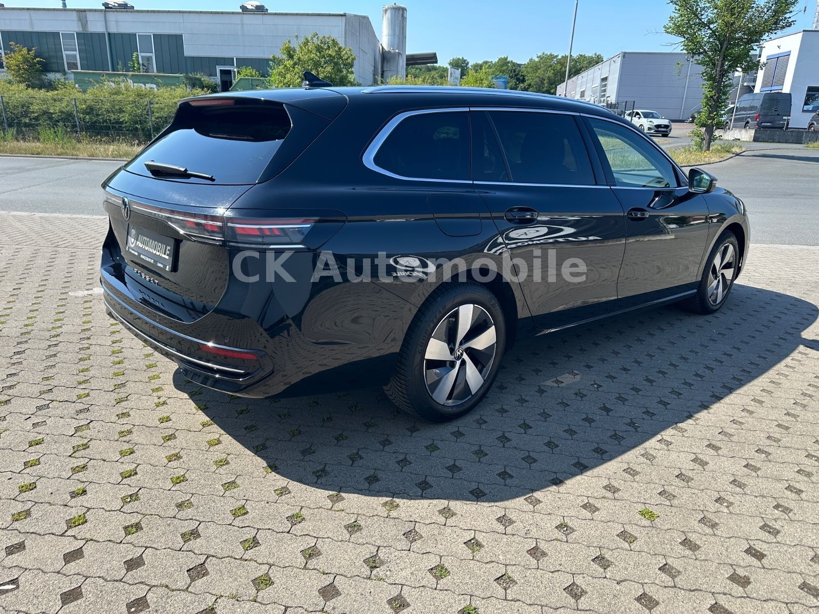Fahrzeugabbildung Volkswagen Passat Variant 2.0 TDI Elegance/Kamera/ACC/LED