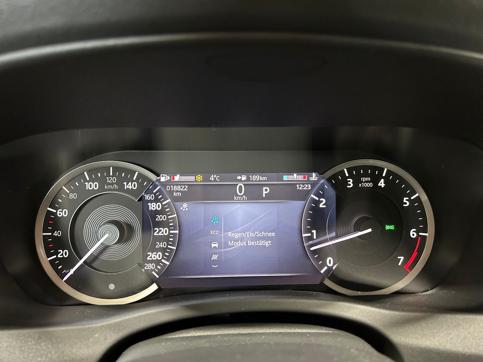 Fahrzeugabbildung Jaguar XE S/APPLE/KAMERA/SHZ/KLIMA/1.HAND