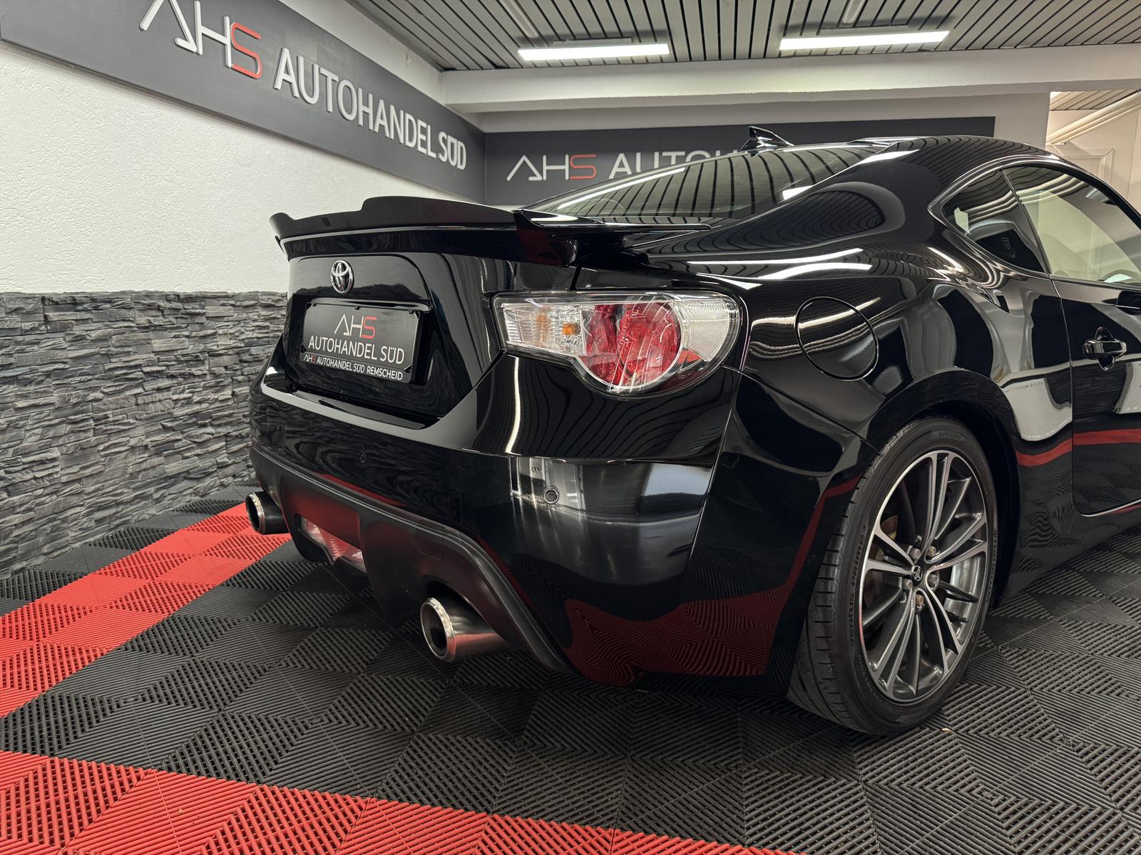 Toyota GT86 2.0 Boxer 200 ch • Propulsion • Boîte manuelle 6 • Xénon • Sièges chauffants • Radars